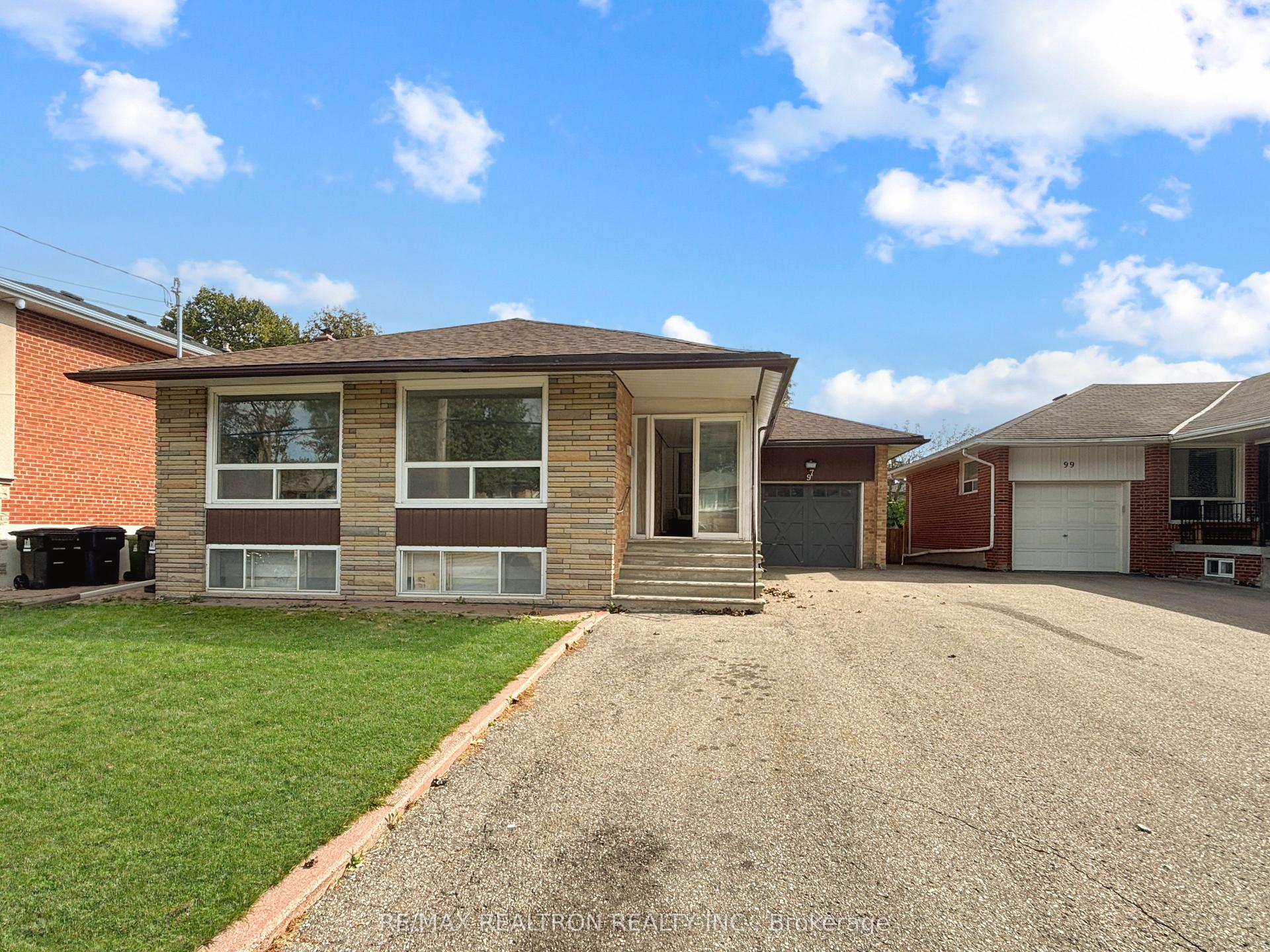97 Overbrook Place, Toronto — Detached for sale, photo 1