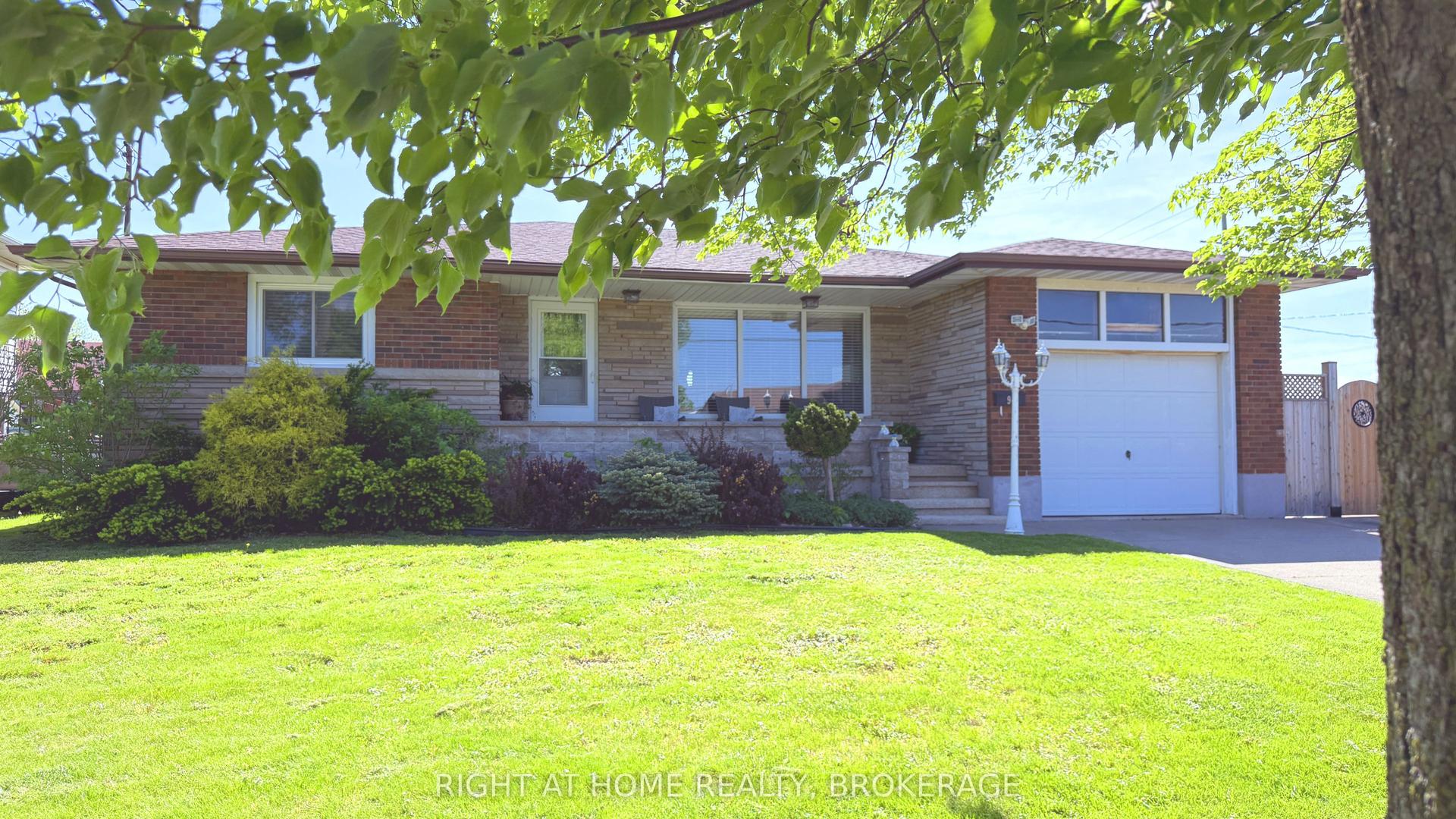 94 Wellington Street — photo 1