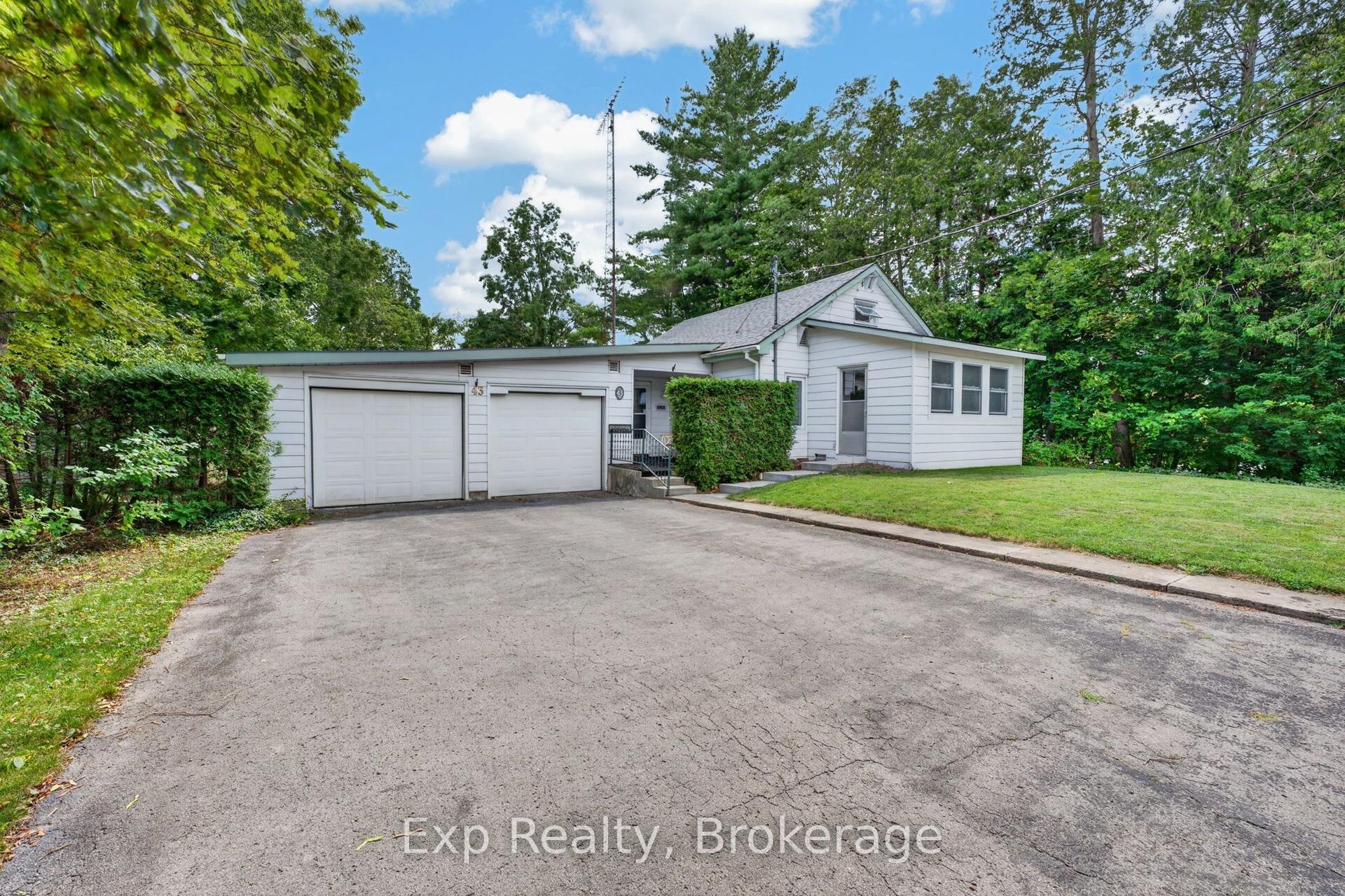 43 Paul Street, Prince Edward County — Detached for sale, photo 1