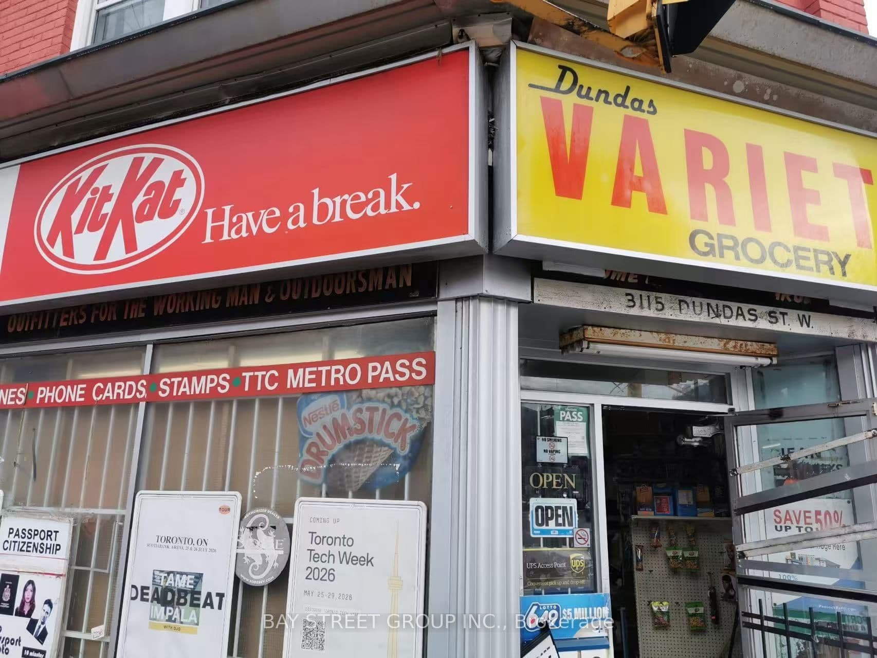 3115 Dundas Street W — photo 1