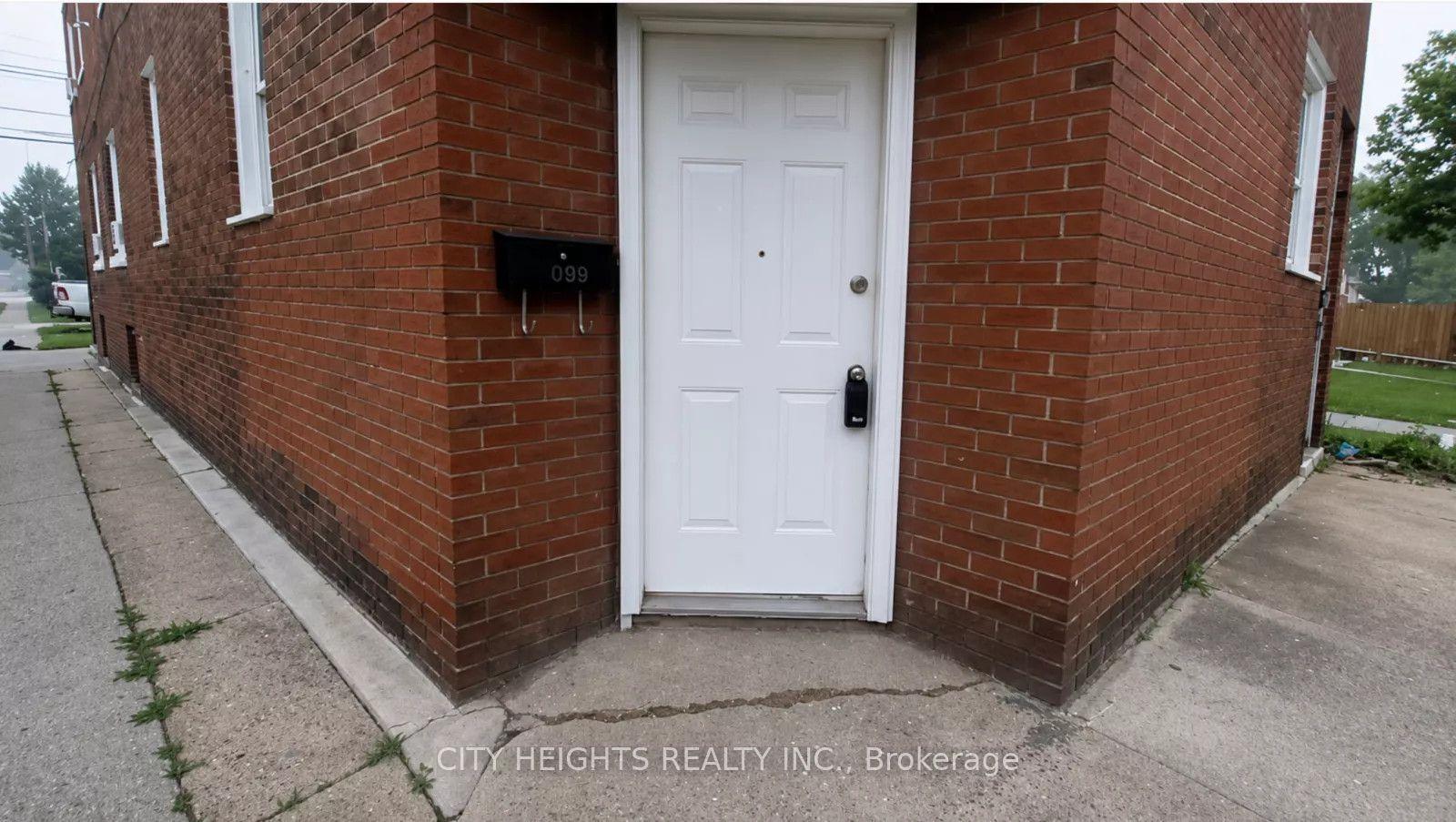 1102 Langlois Avenue, Windsor — Detached for lease, photo 1