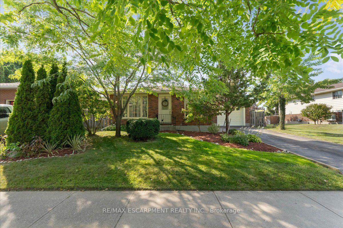 32 Donly Drive N — photo 1