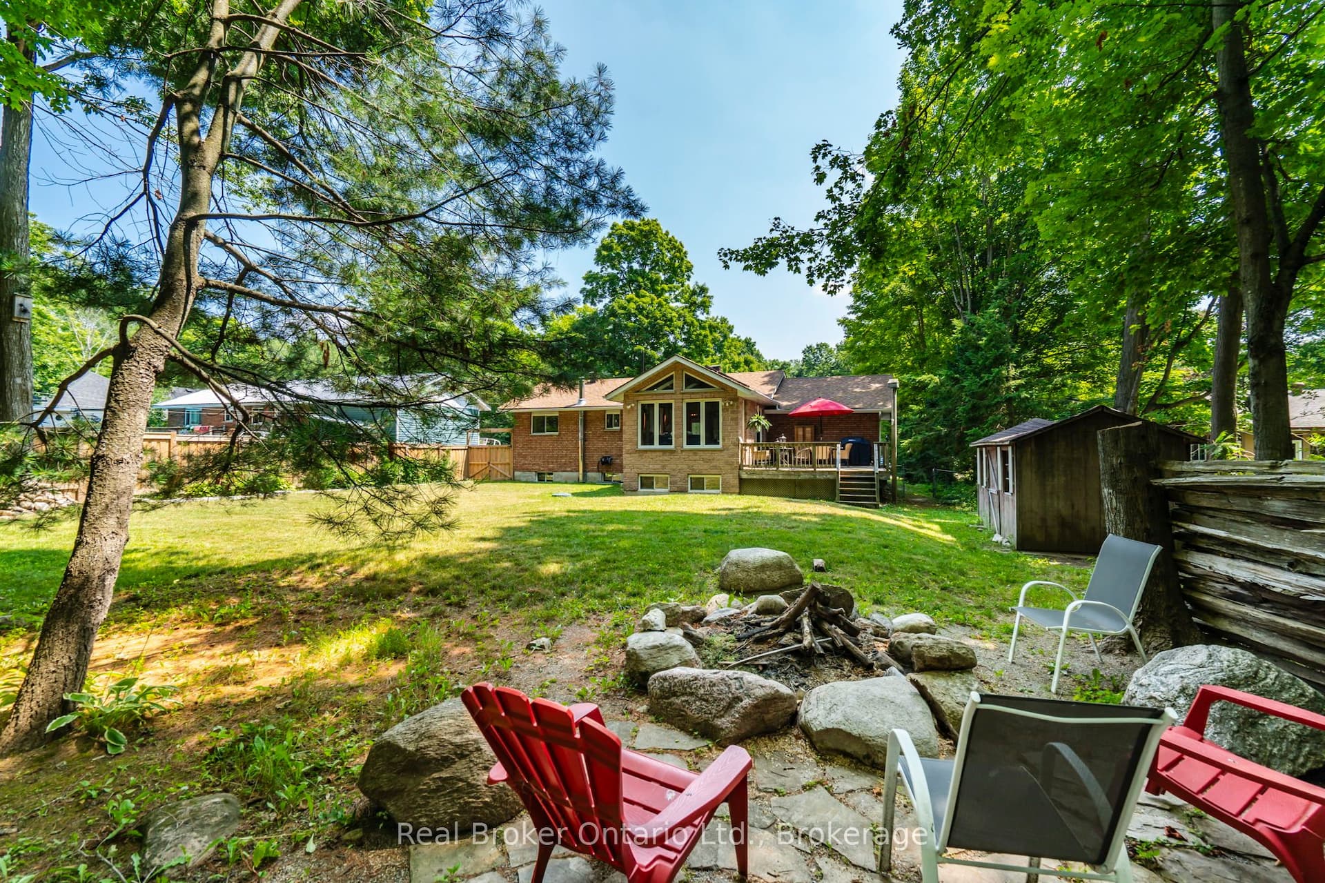 16 Mundy Avenue — photo 1