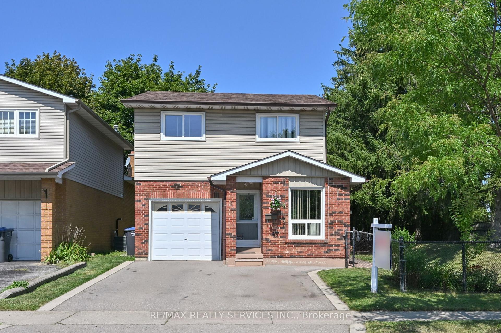 2 Lindridge Avenue, Brampton — Detached for sale, photo 1