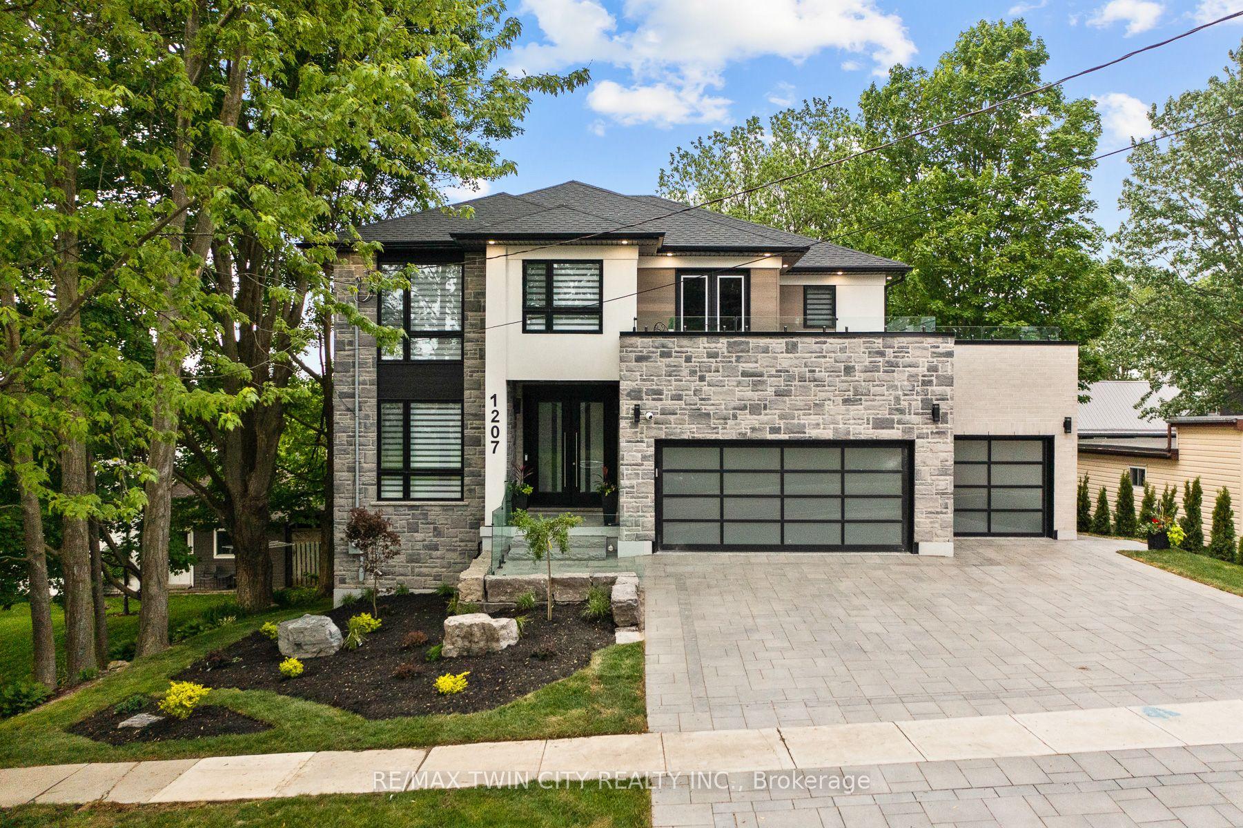 1207 Queen St Street N — photo 1