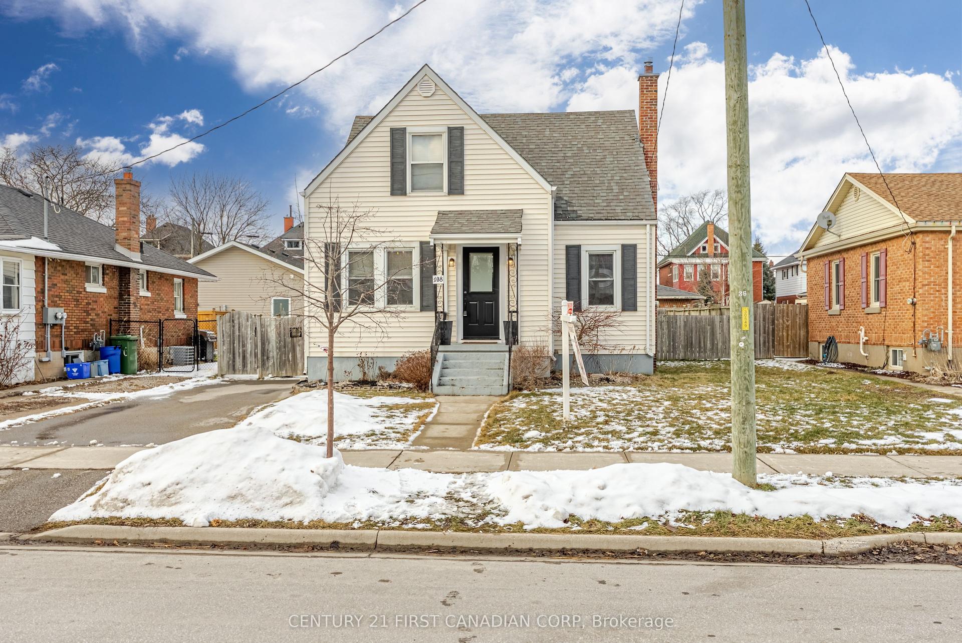 108 Myrtle Street — photo 1