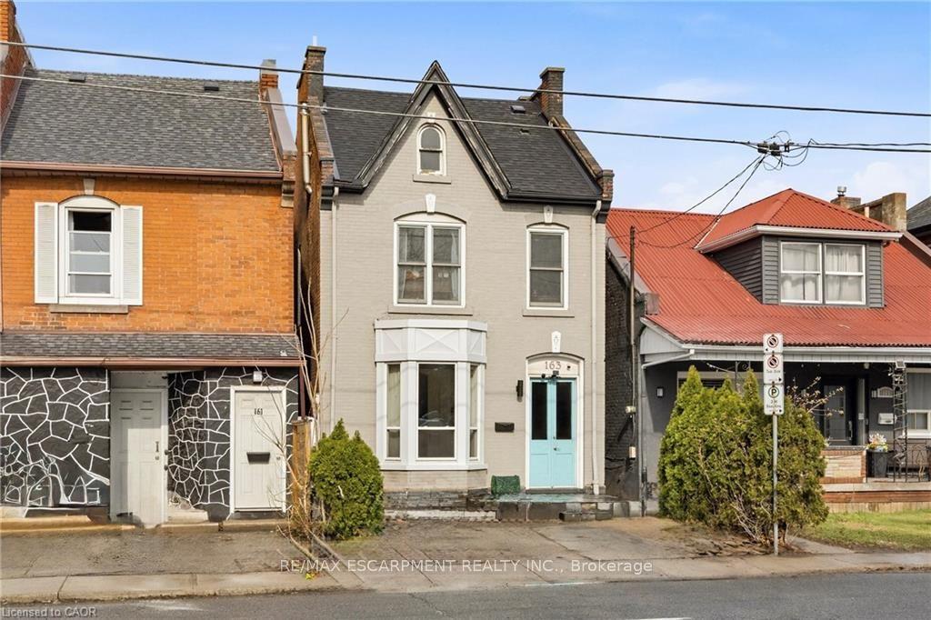 163 Victoria Avenue N — photo 1