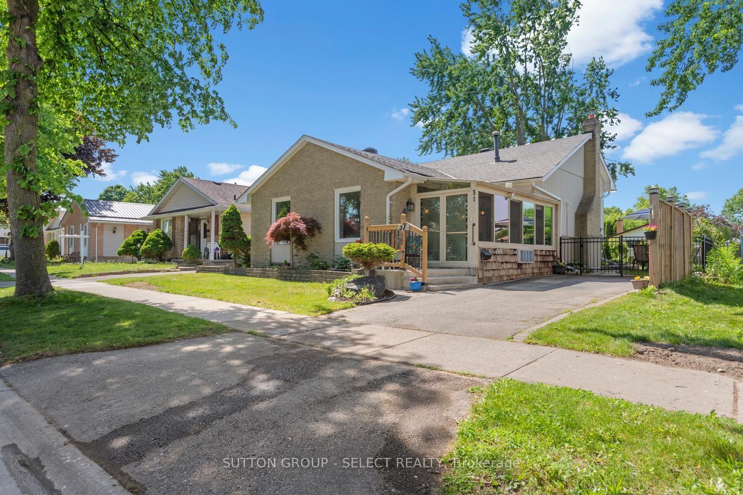 31 Renny Crescent — photo 1