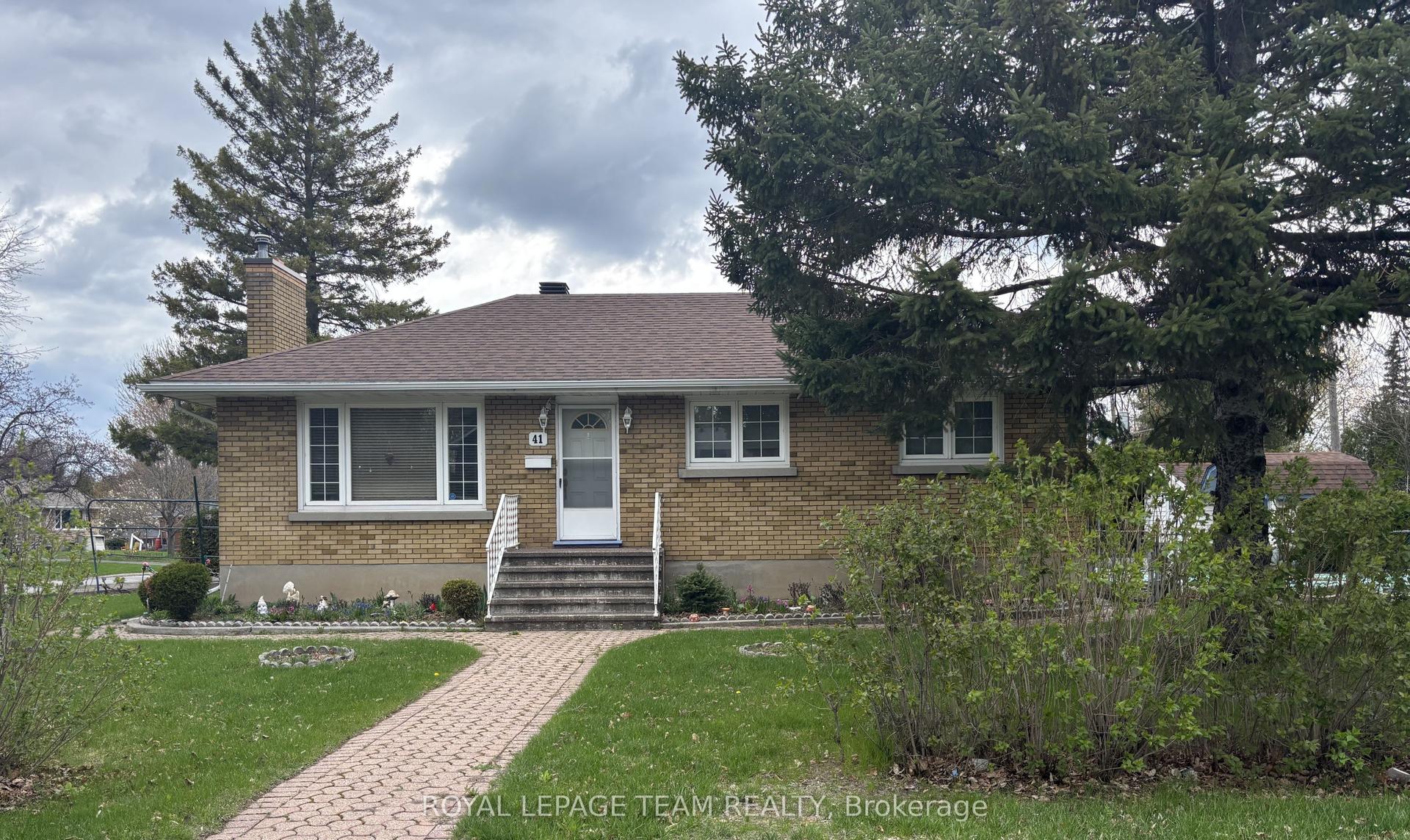 41 Capilano Drive — photo 1