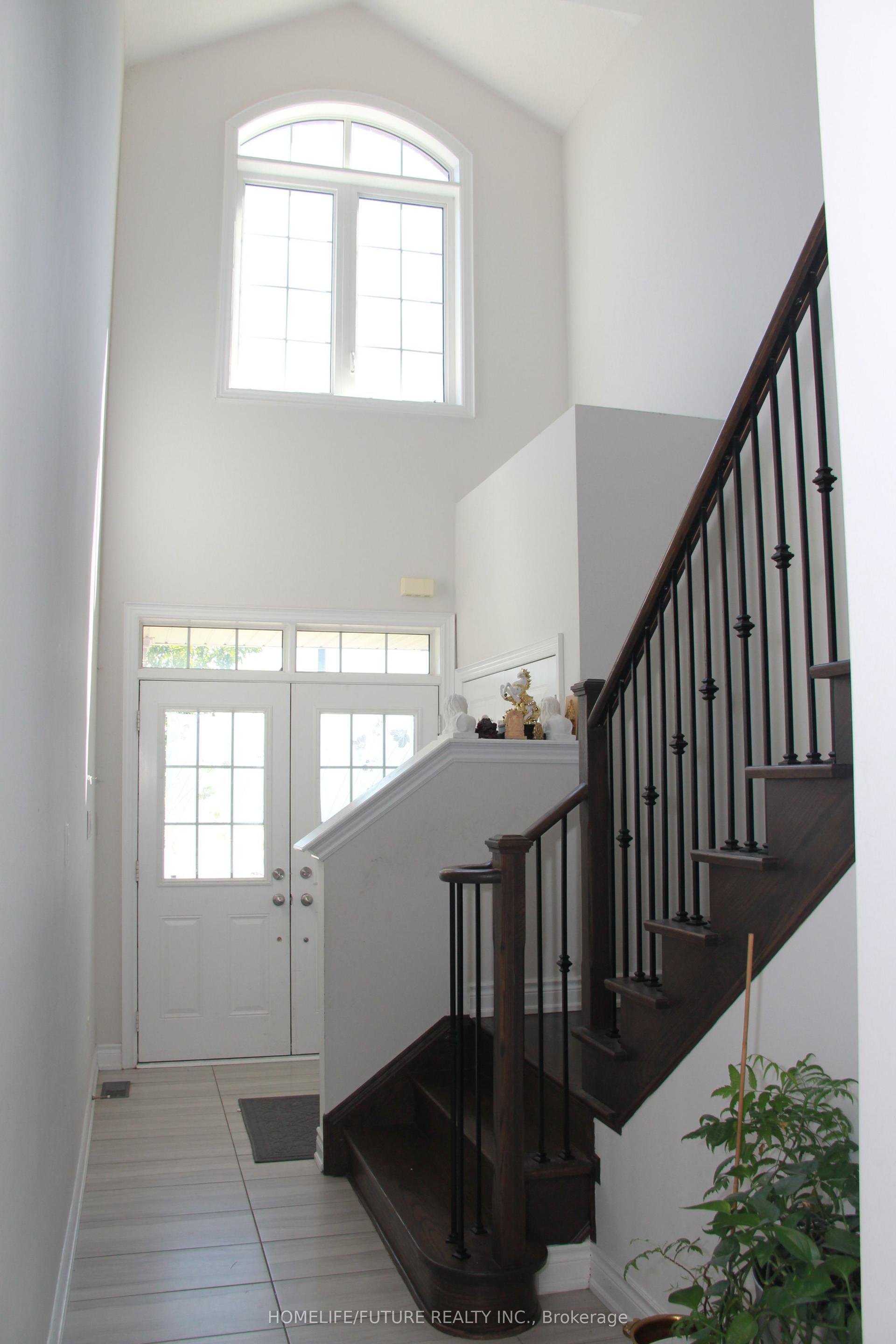 52 Mac Frost Way Main & 2nd #Main & 2nd, Toronto — Townhouse for lease, photo 1