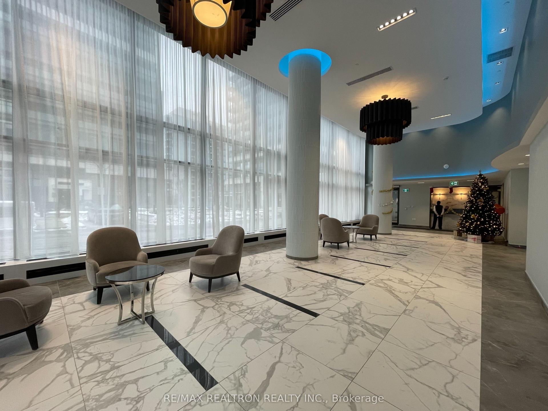 95 Oneida Crescent N LPH12 #LPH12 — photo 1