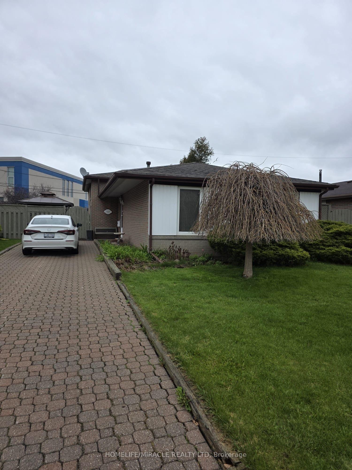 727 Kingfisher Drive — photo 1