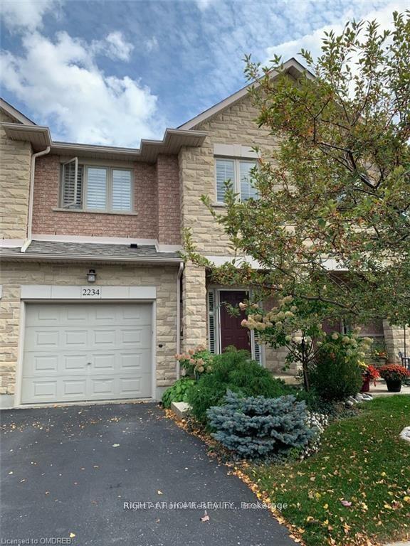 2234 COUNTRY CLUB Drive, Burlington — Townhouse for sale, photo 1