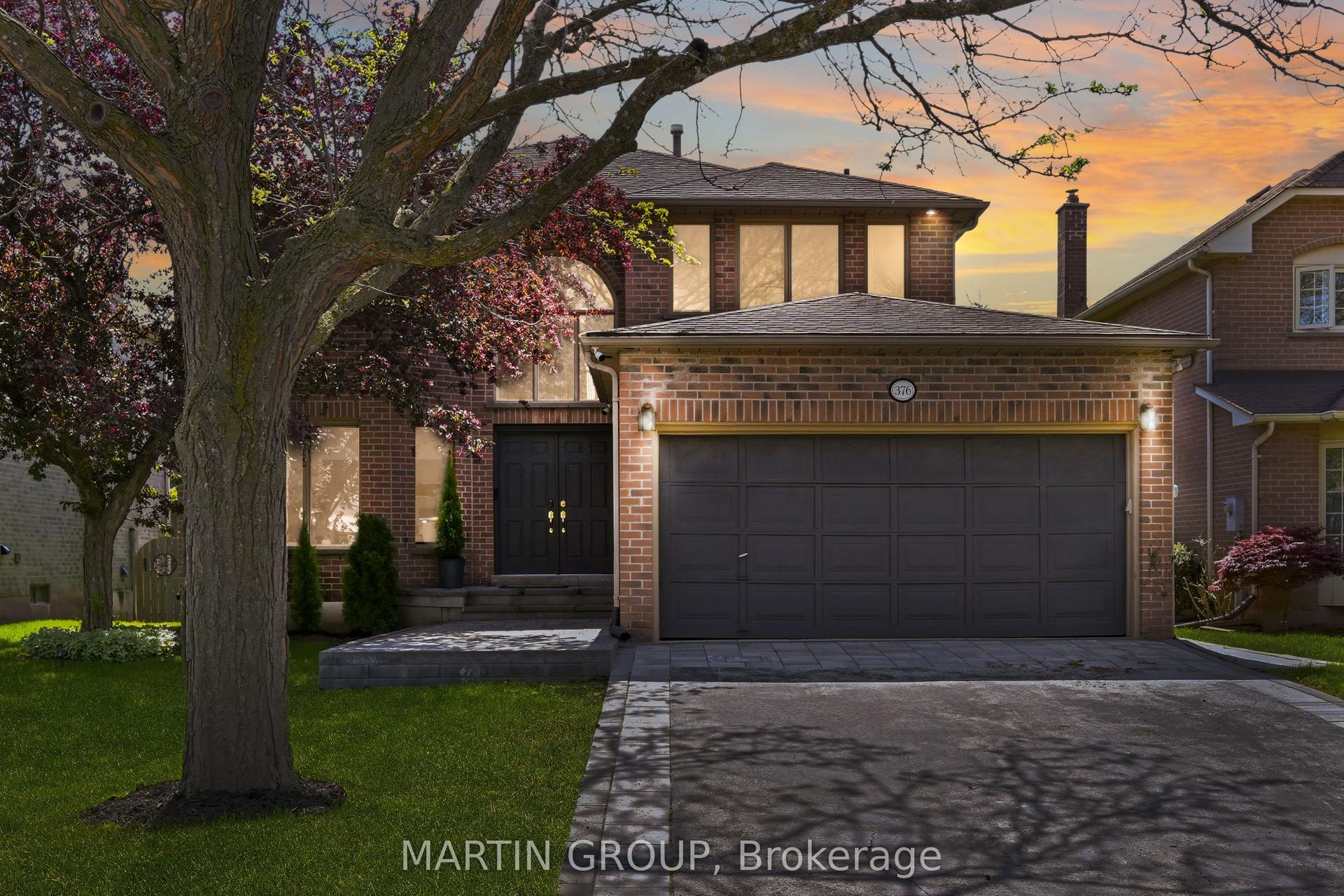 376 Carrier Lane, Oakville — Detached for sale, photo 1