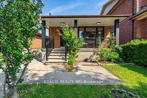 98 Hay Avenue, Toronto — Detached for sale, photo 1