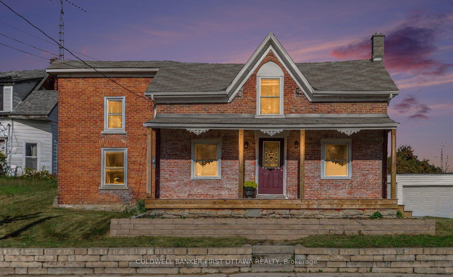 42 Main Street, Rideau Lakes — Detached for sale, photo 1