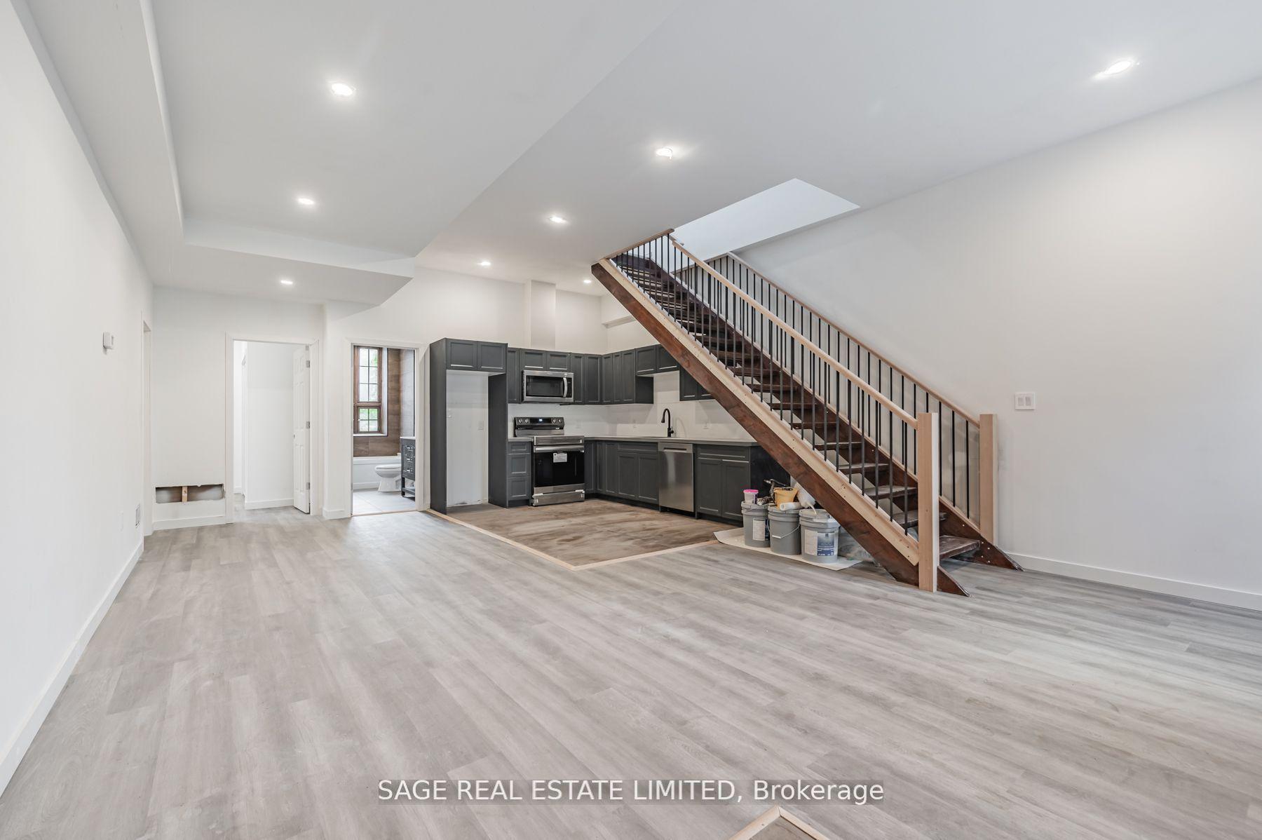 14 Cross Street 10 #10, Hamilton — Multiplex for lease, photo 1