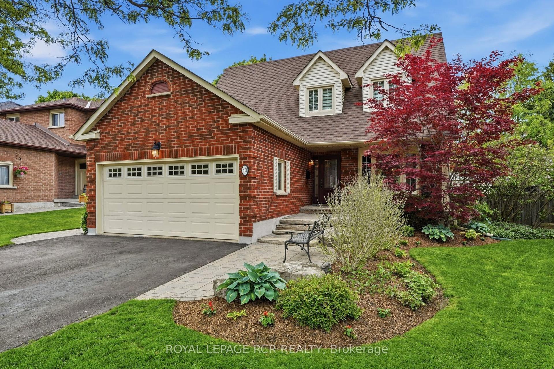 40 Moffat Crescent — photo 1