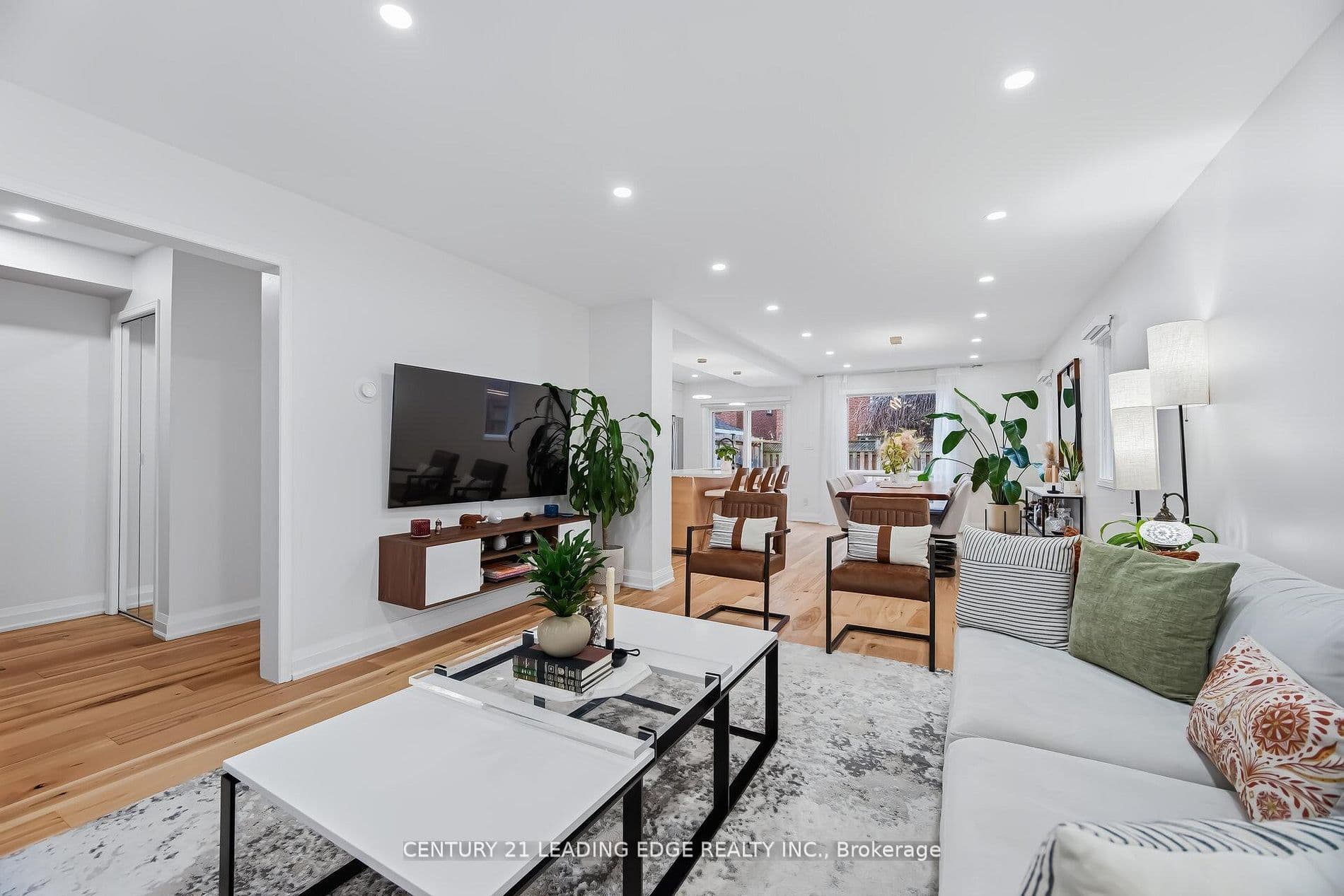 923 Redbird Crescent — photo 1