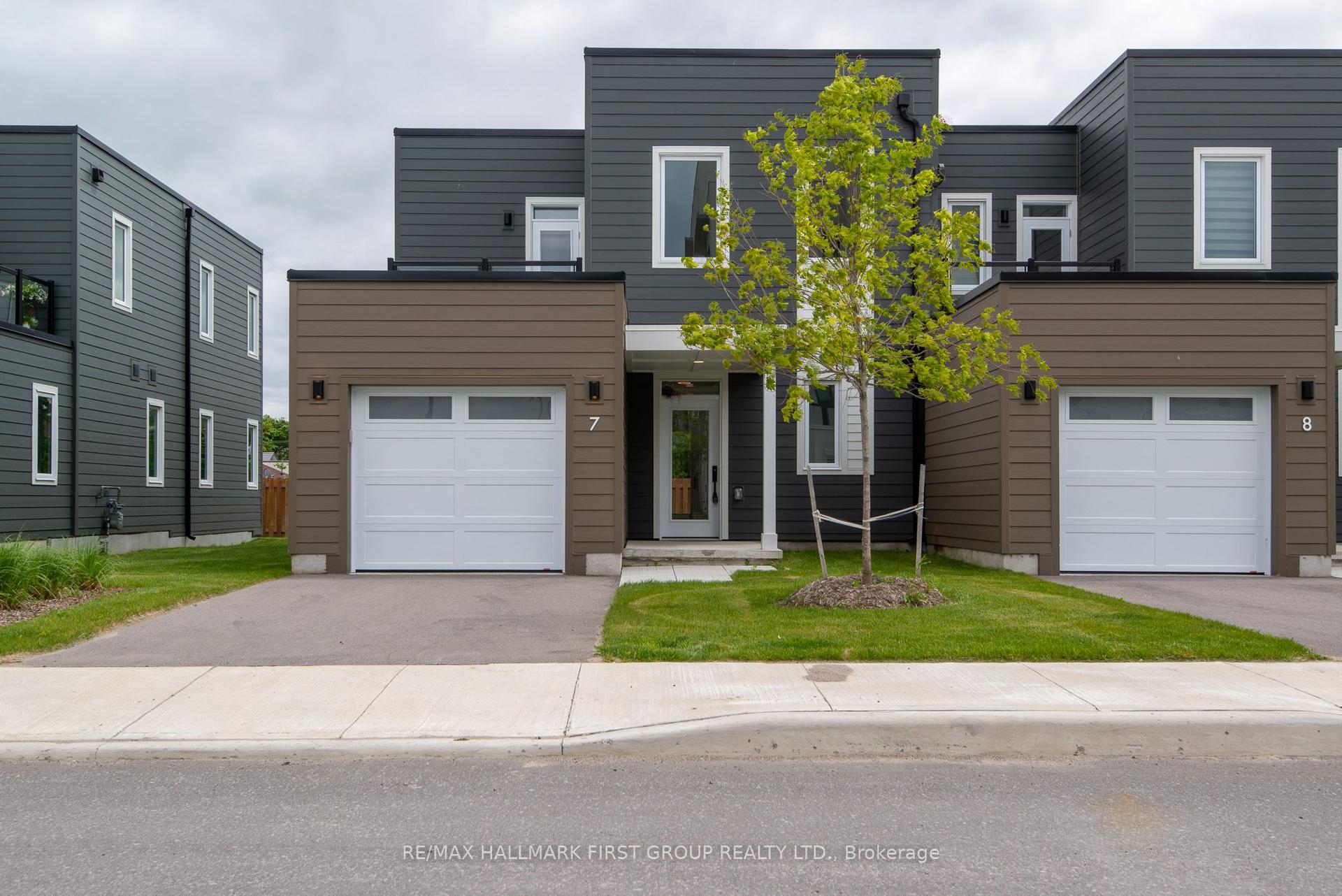 19 West Street 7 #7, Kawartha Lakes — Condo Town for sale, photo 1