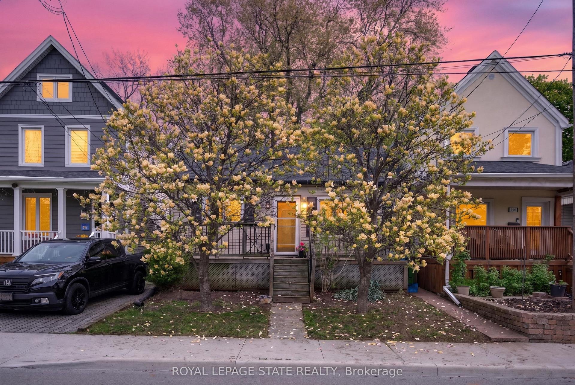 147 Strachan Street E — photo 1