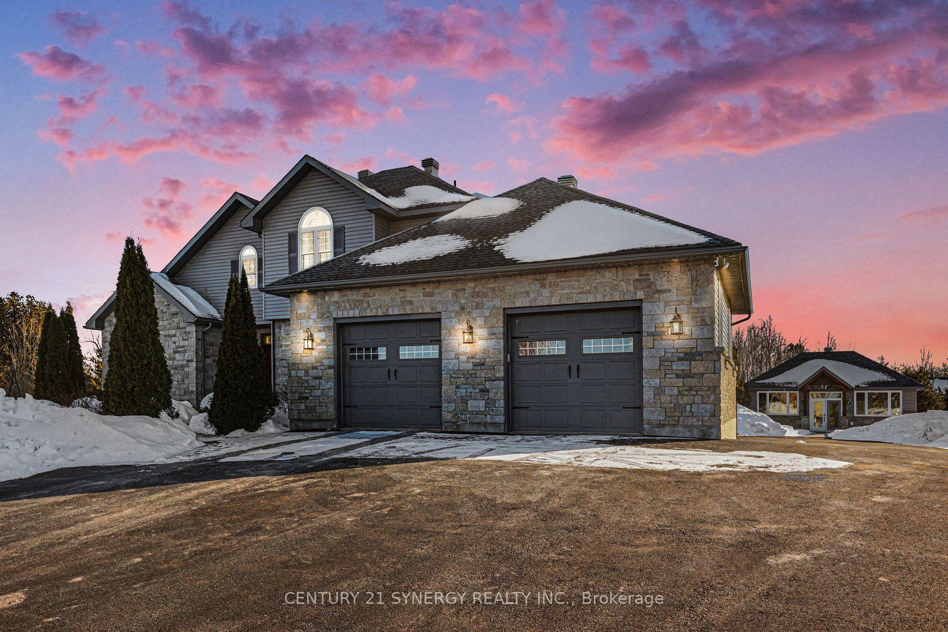 30 Basswood Crescent — photo 1