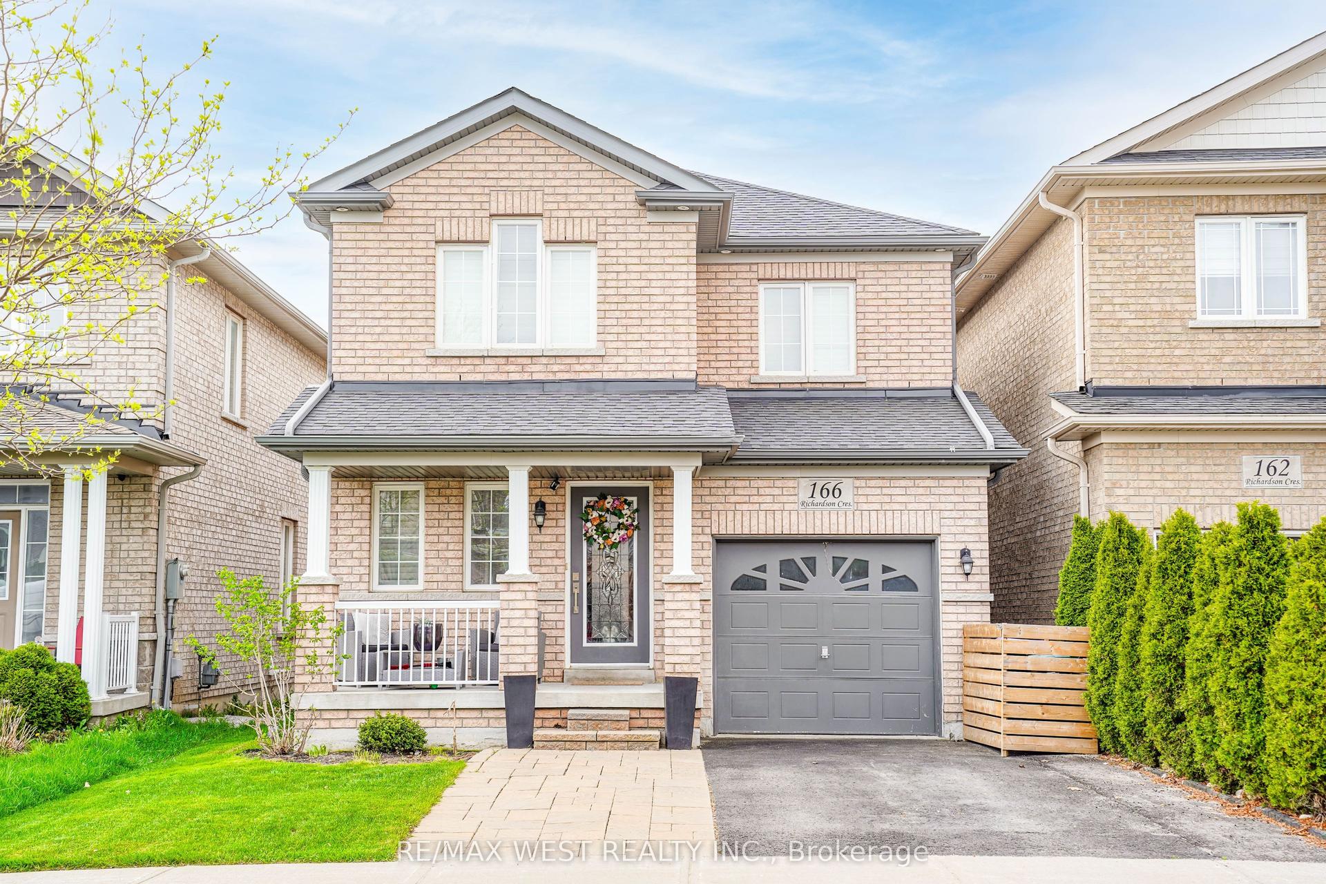 166 Richardson Crescent — photo 1