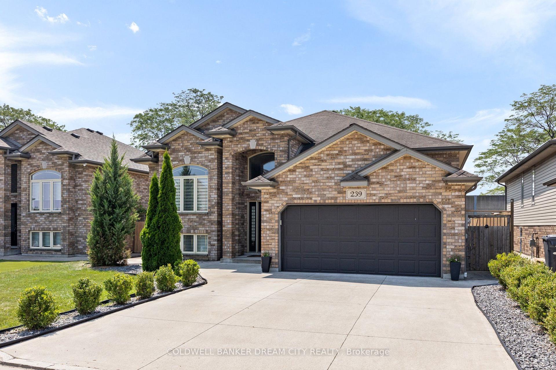 239 BRANTON Crescent — photo 1