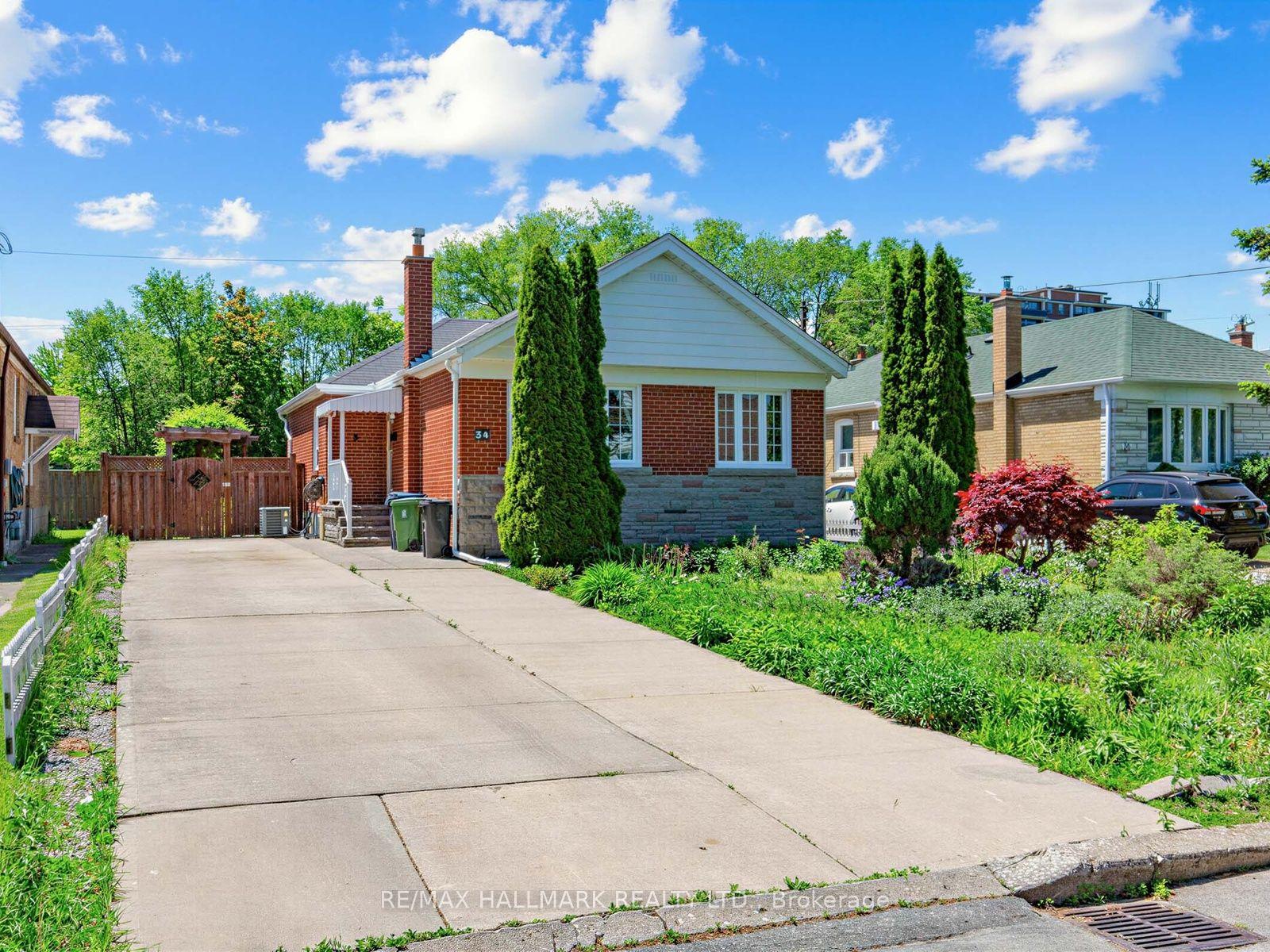 34 Greylawn Crescent — photo 1