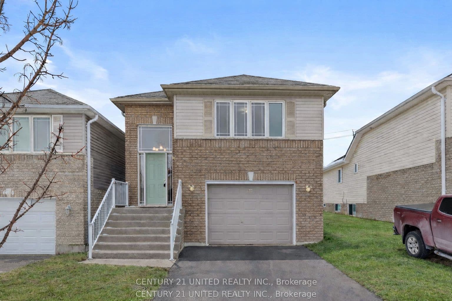 608 Clancy Crescent — photo 1