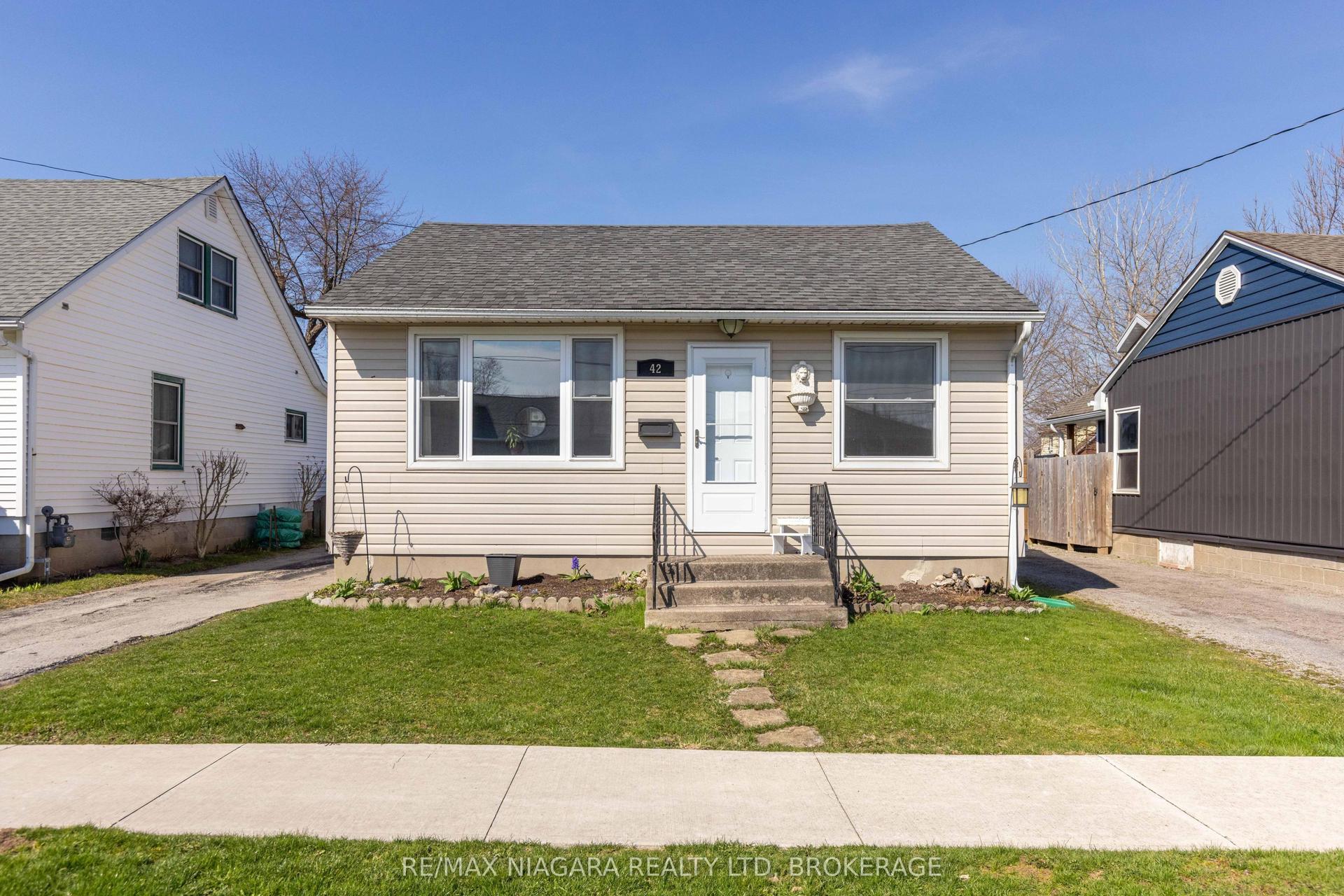 42 Douglas Street, Fort Erie — Detached for sale, photo 1