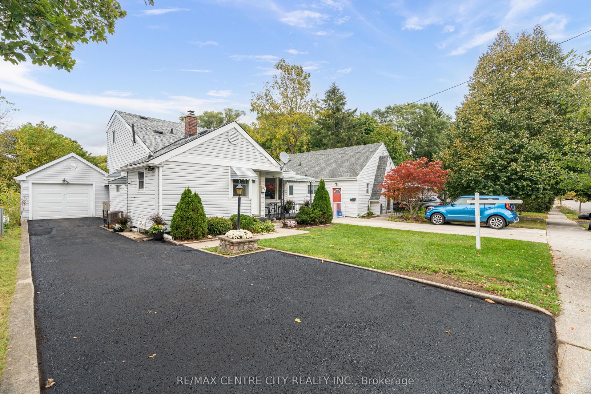 478 MOORE Street — photo 1