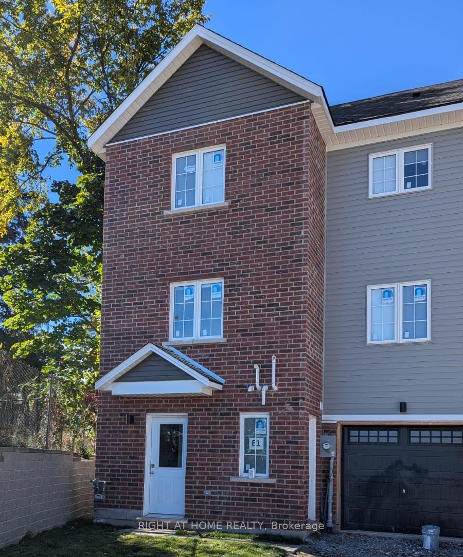 139 Highriver Trail, Welland — Townhouse for lease, photo 1