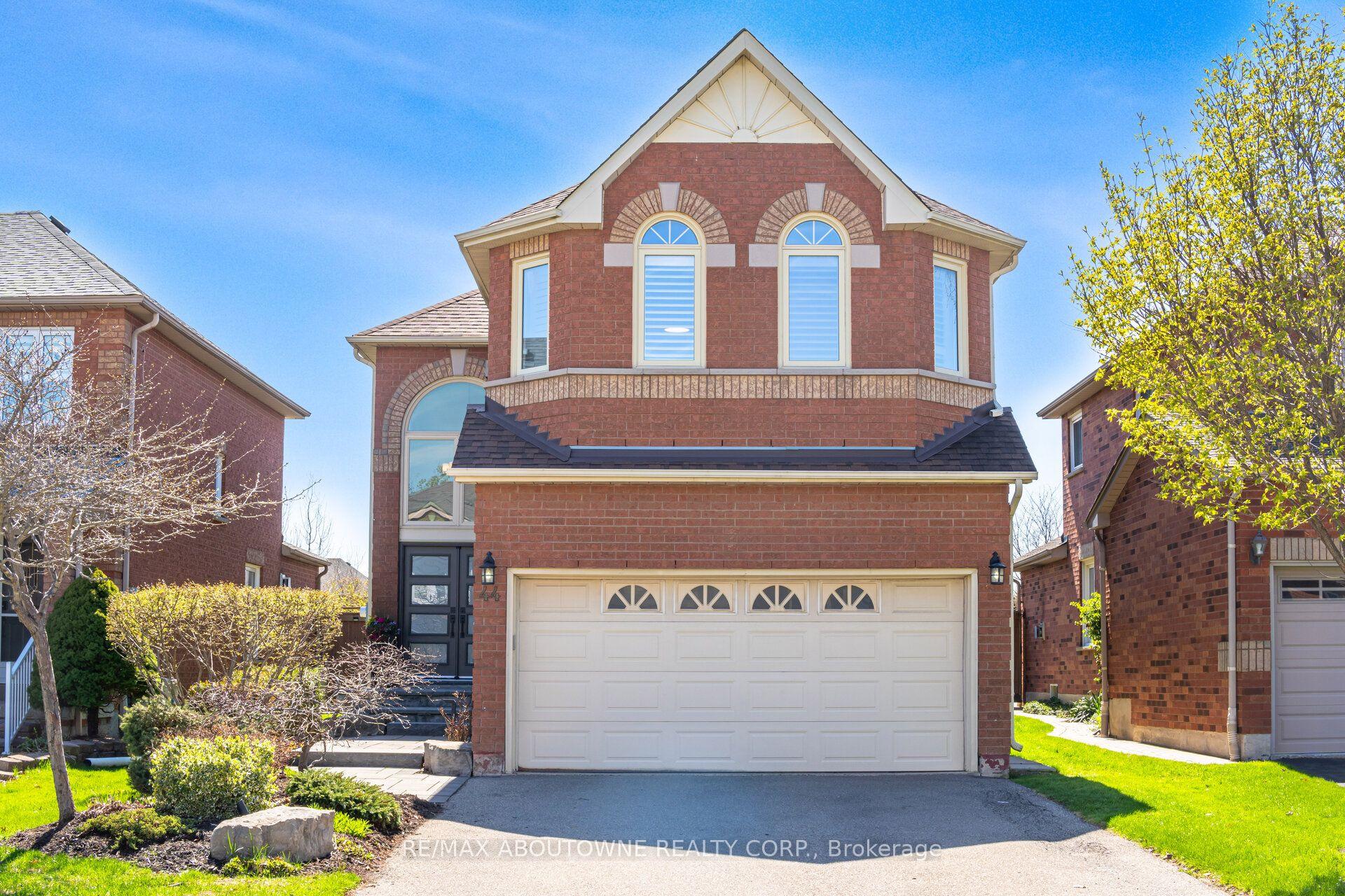 44 Banington Crescent — photo 1