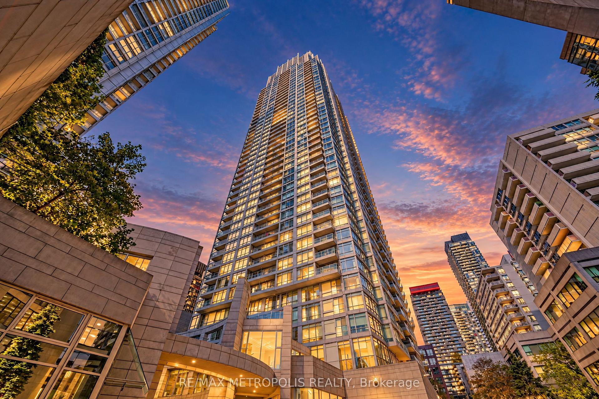 2191 Yonge Street 3709 #3709, Toronto — Condo for sale, photo 1