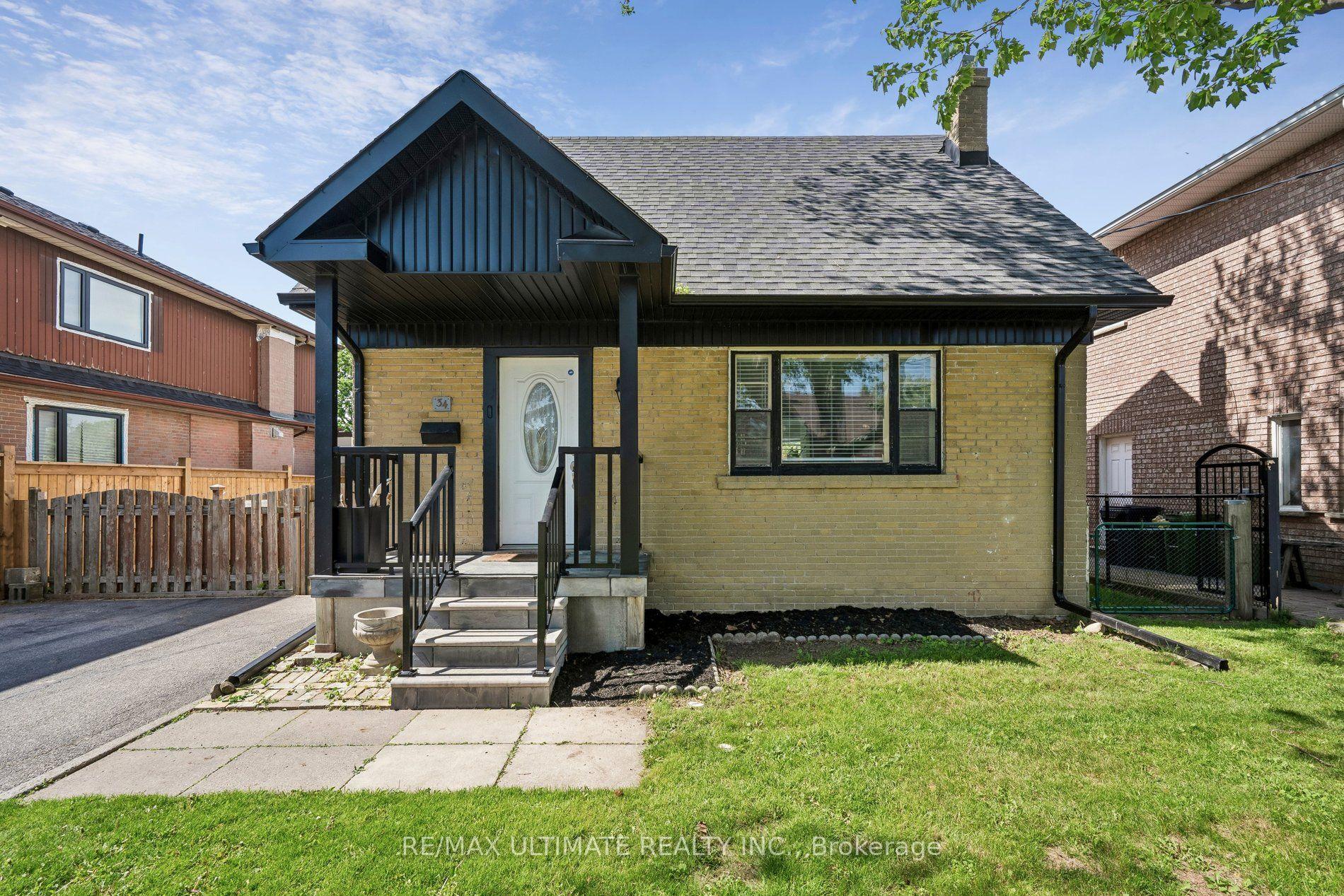 34 Compton Crescent Basement #Basement — photo 1
