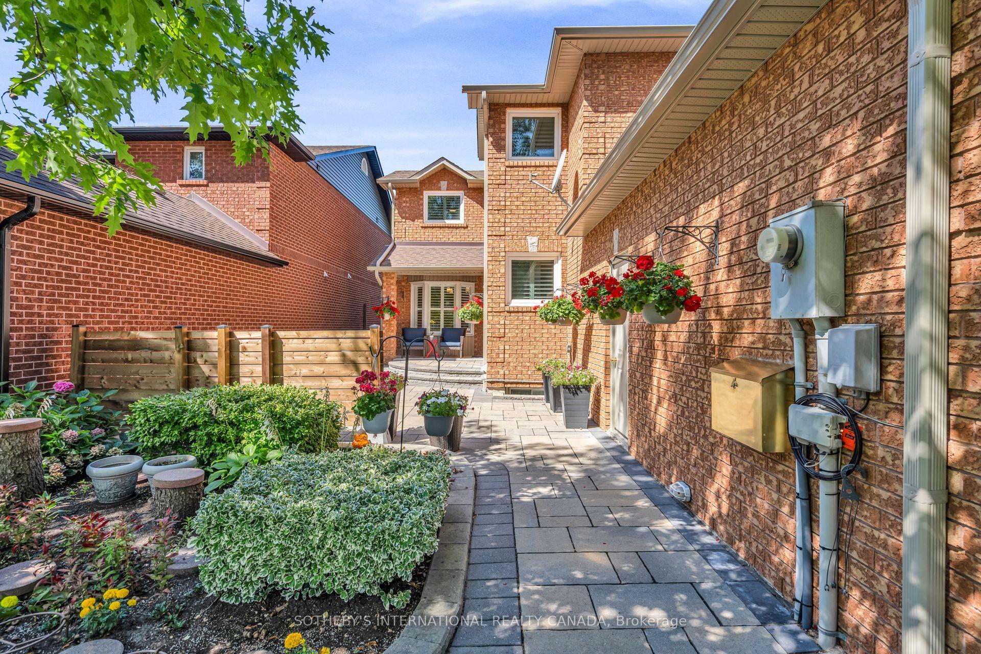 174 Queen Street W, Mississauga — Detached for sale, photo 1
