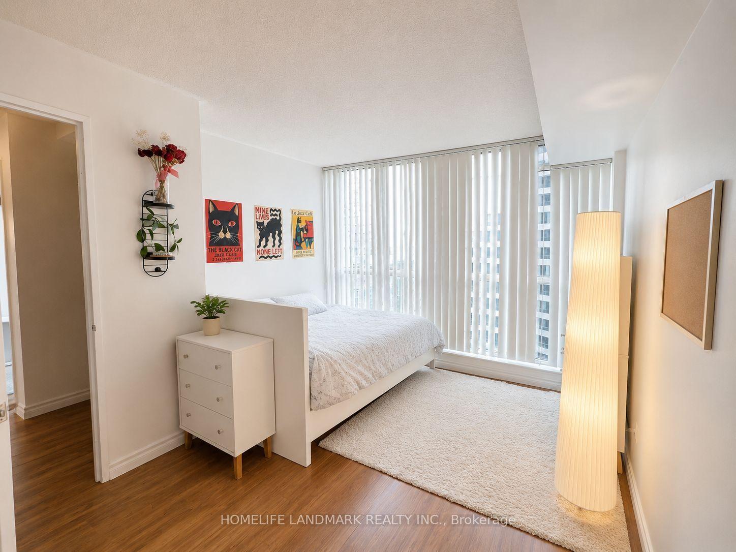 24 Wellesley Street W 1907 #1907, Toronto — Condo for lease, photo 1