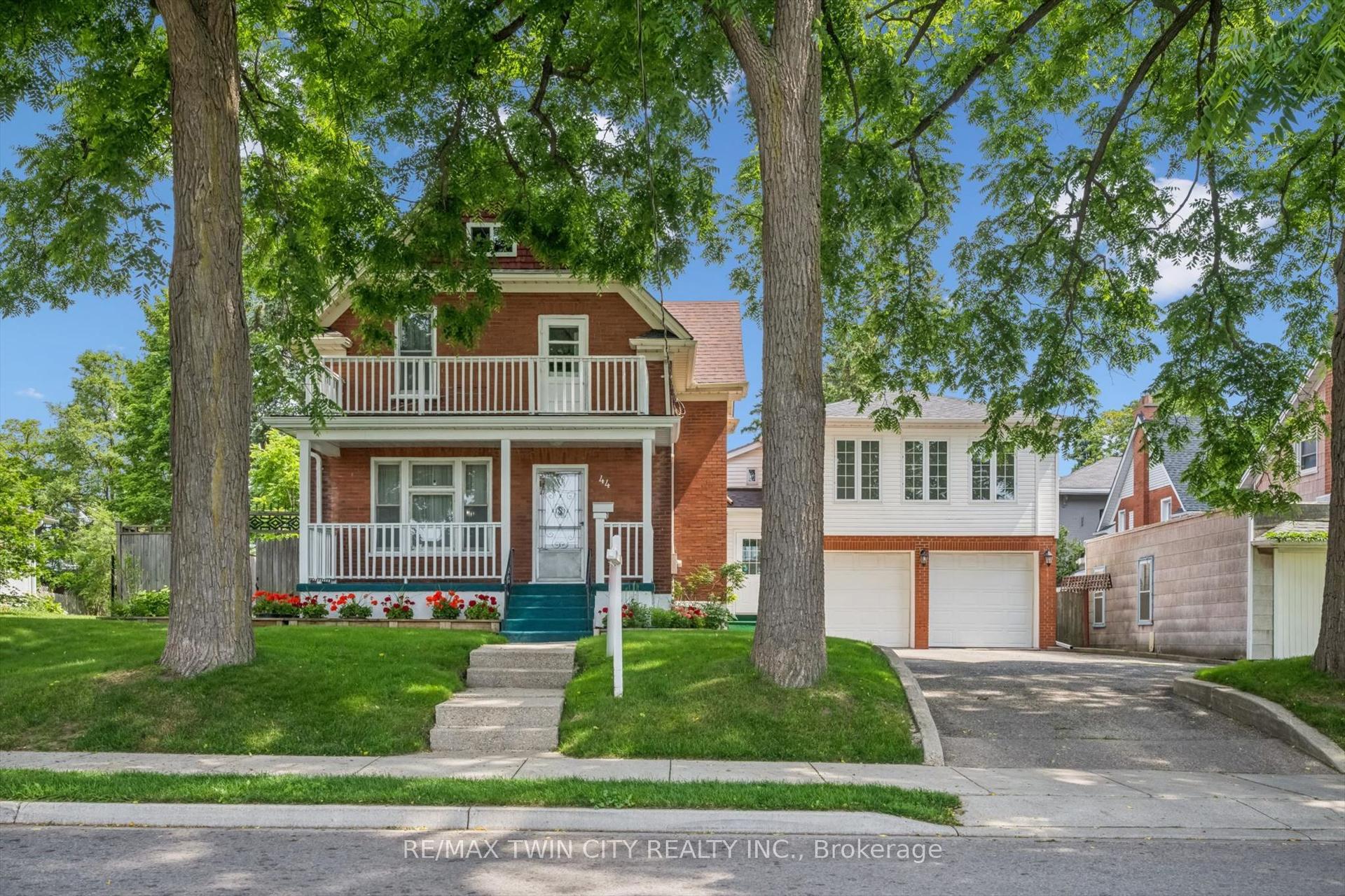 44 Walter Street, Kitchener — Detached for sale, photo 1
