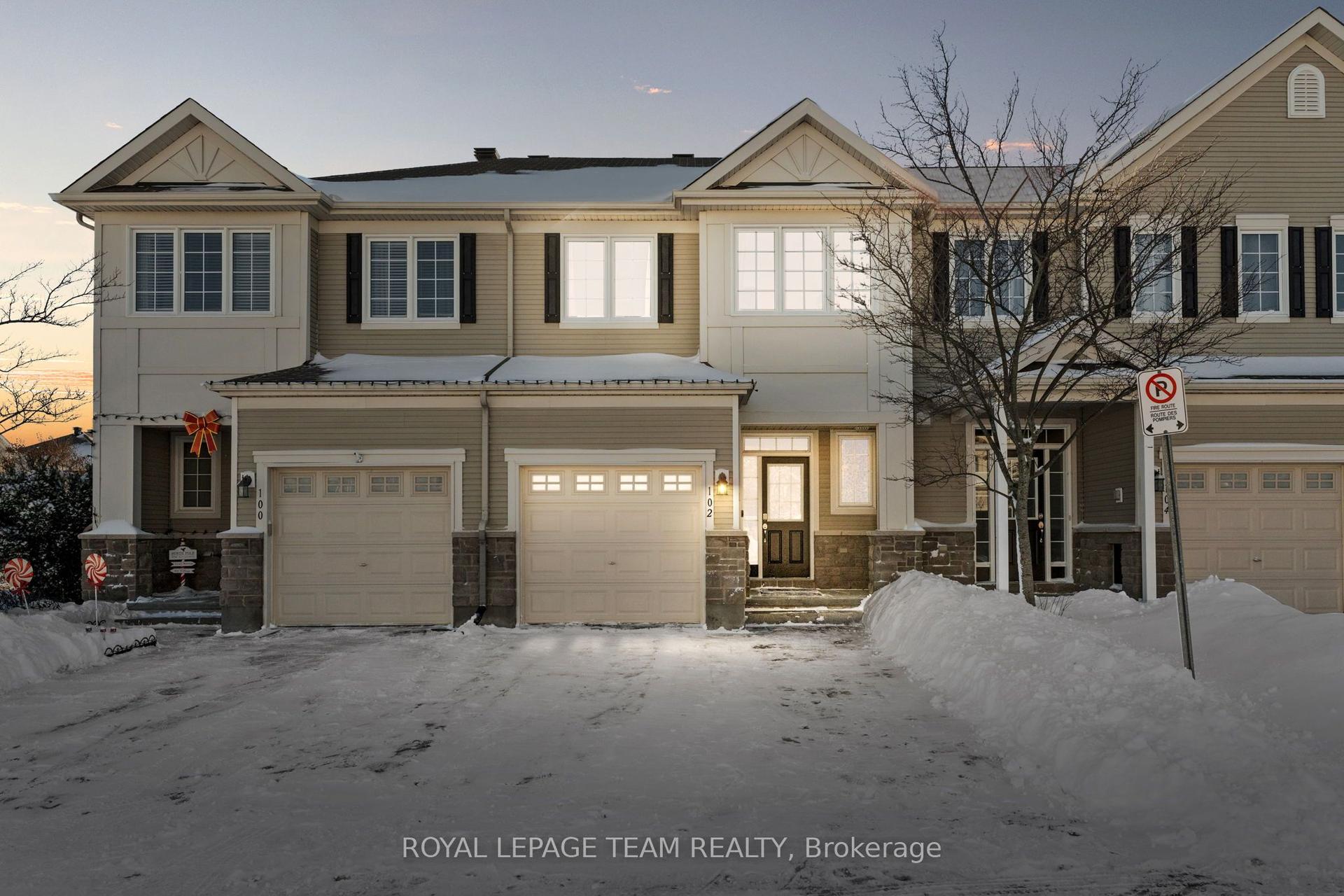 102 Lochnaw Private — photo 1