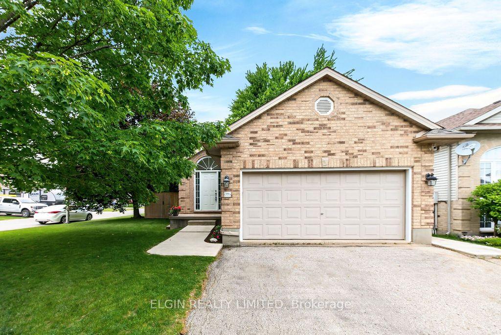 599 Wellington Street — photo 1