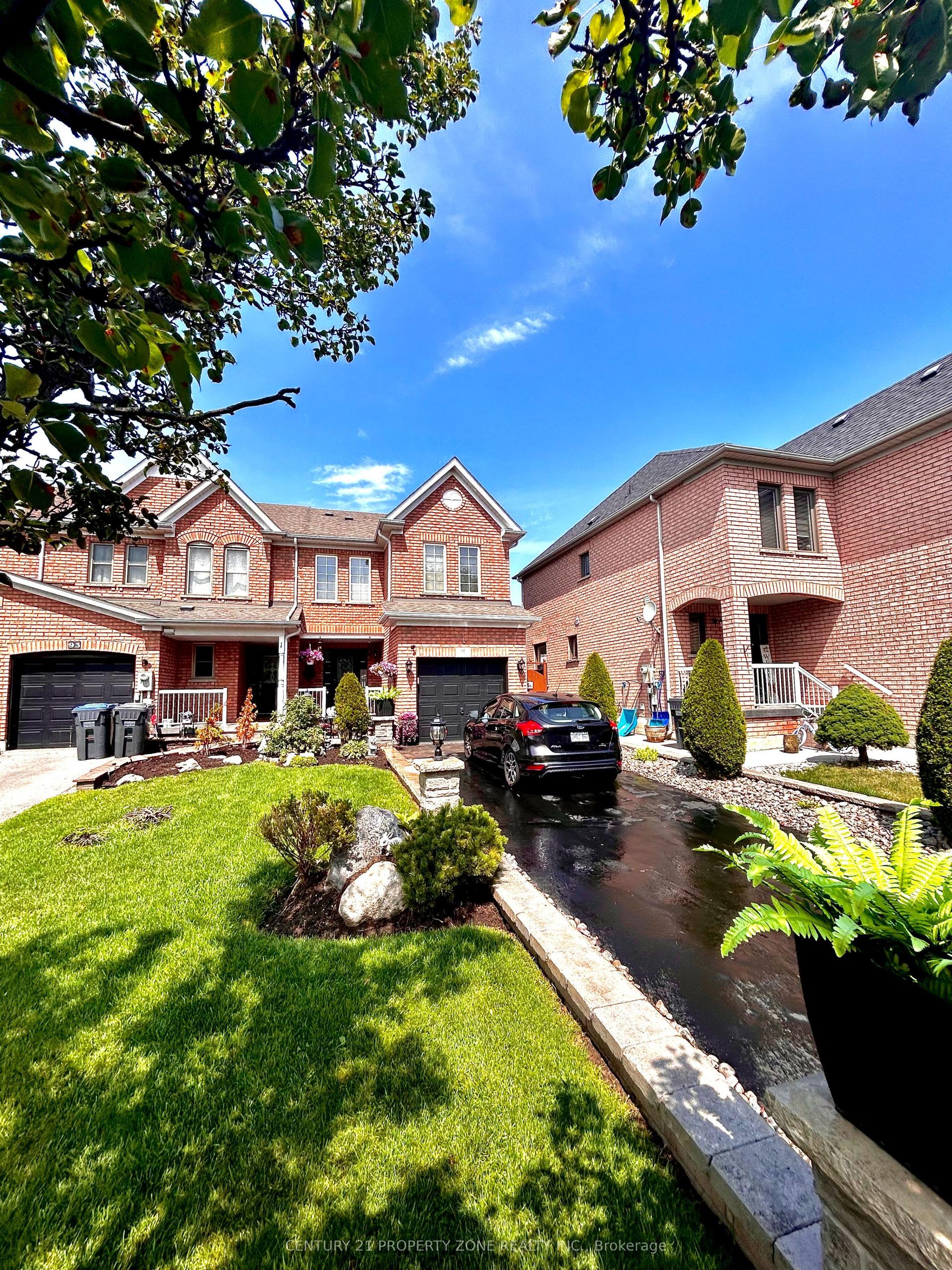 91 Monaco Court, Brampton — Townhouse for sale, photo 1