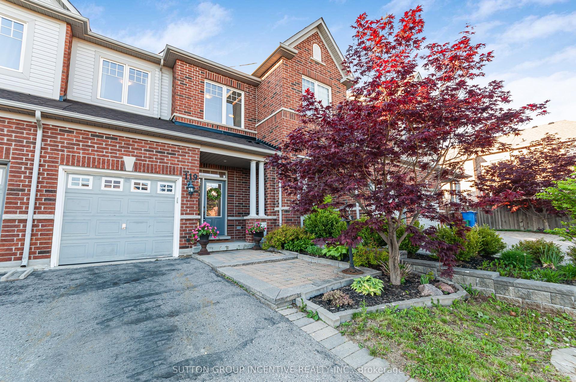 119 Thatcher Crescent — photo 1