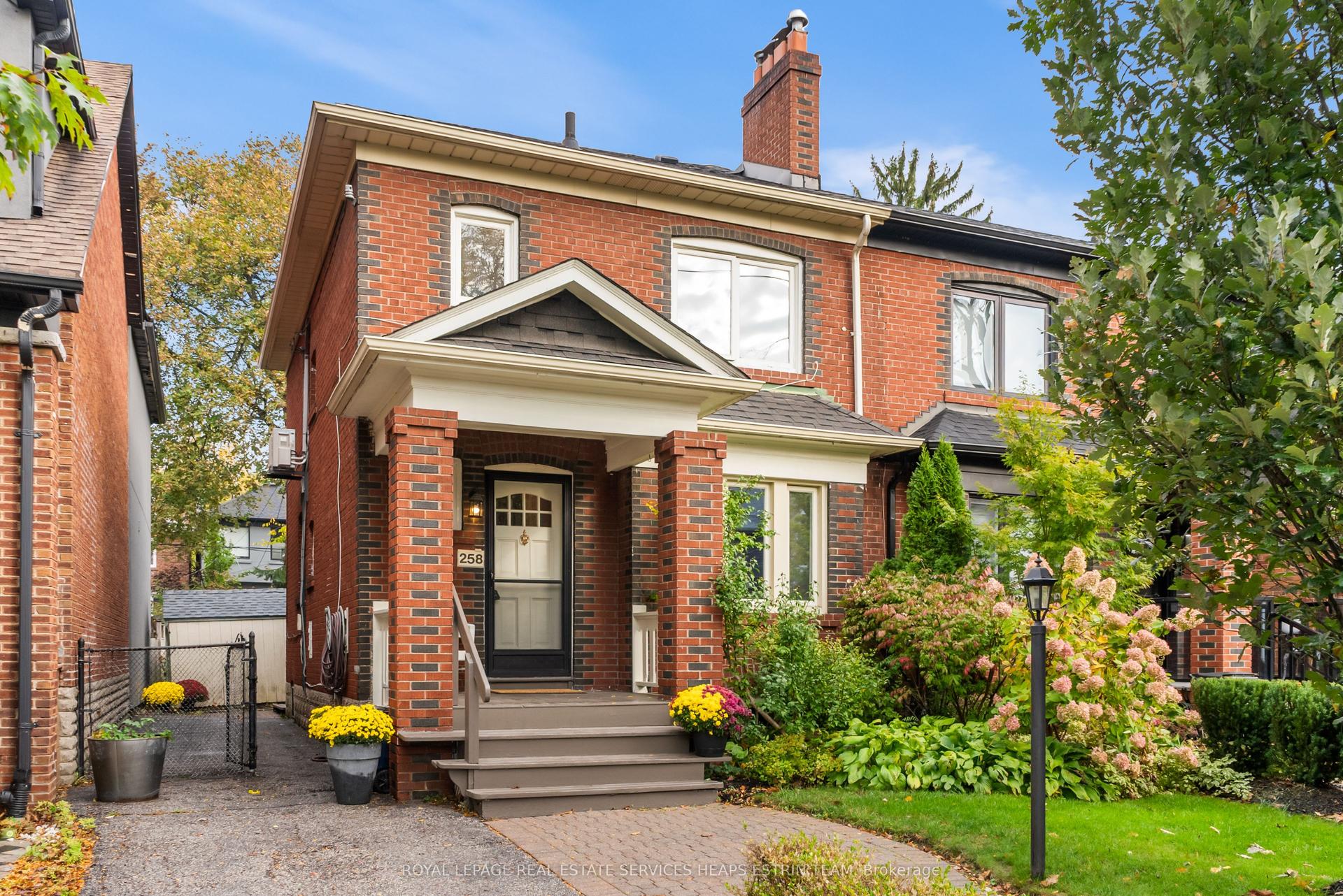 258 Deloraine Avenue, Toronto — Semi-Detached for sale, photo 1