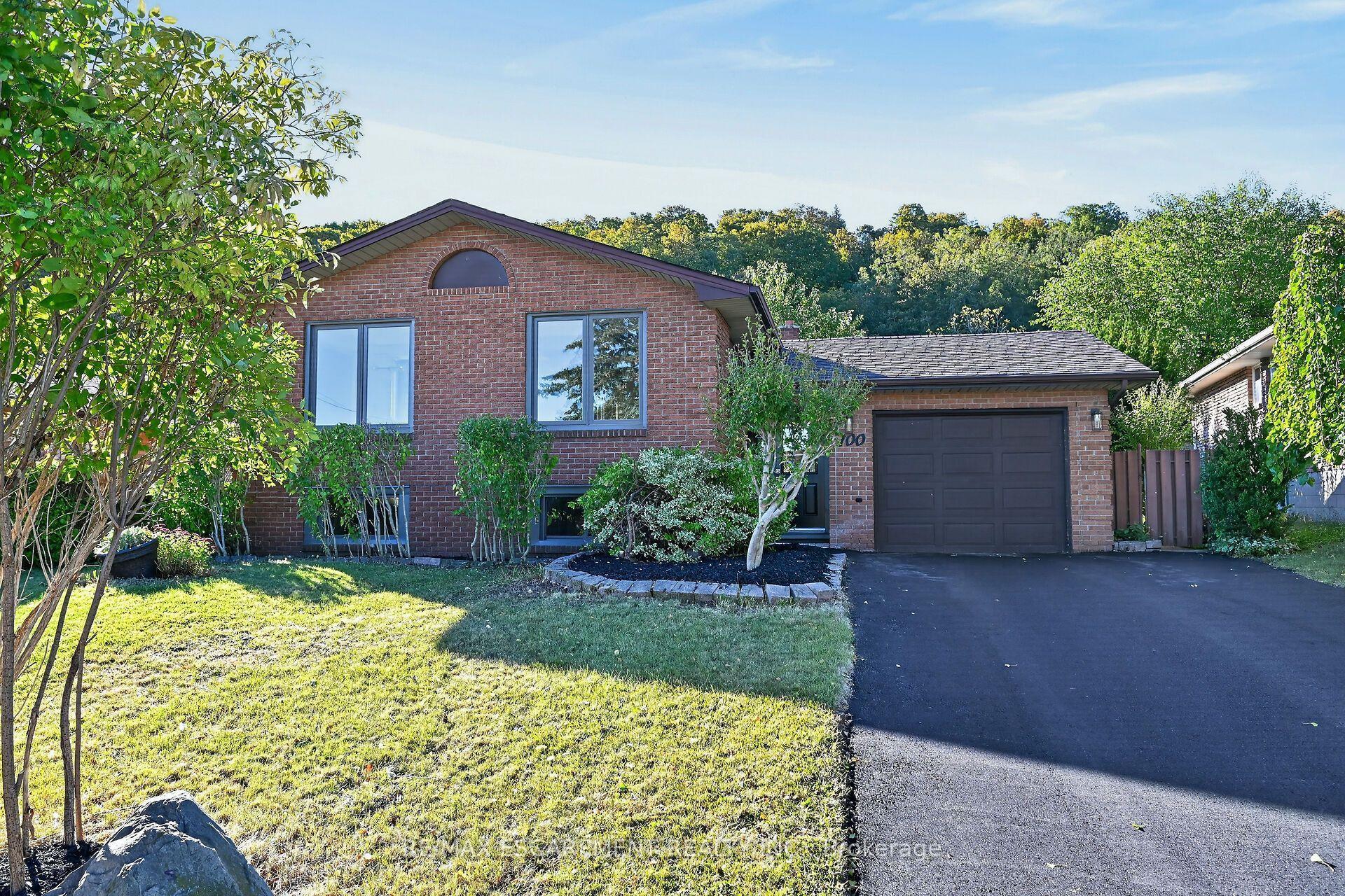 100 Marcella Crescent, Hamilton — Detached for sale, photo 1