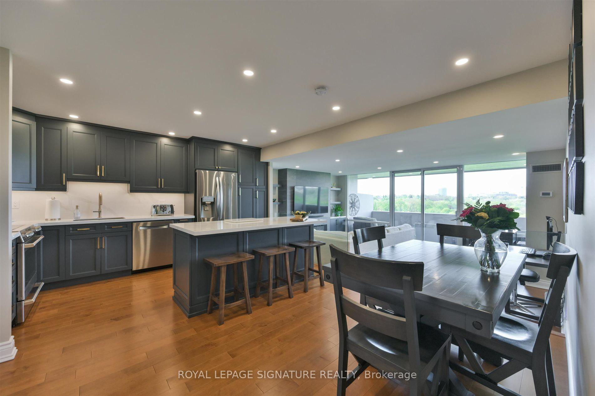 240 Scarlett Road 912 #912 — photo 1