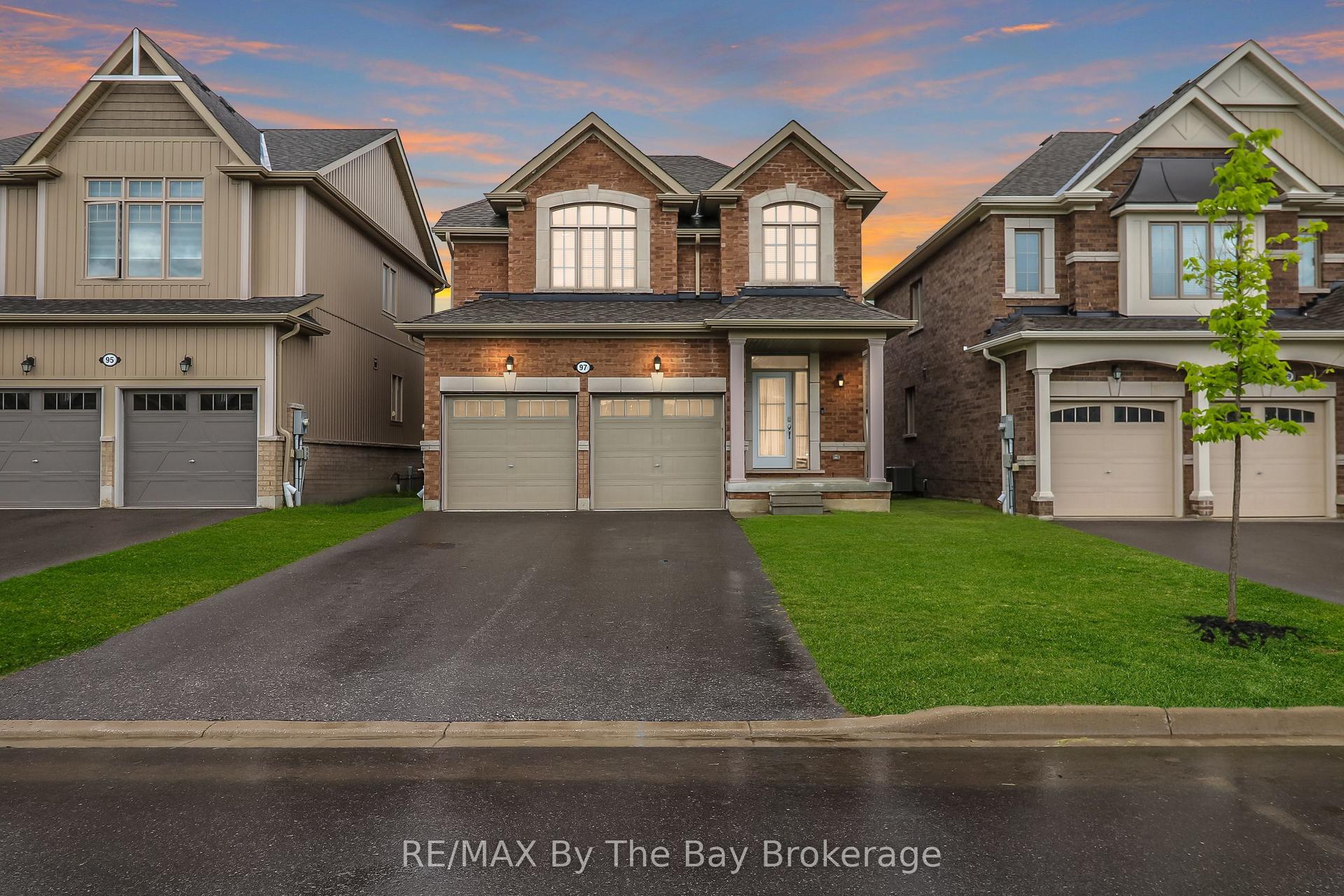 97 Tracey Lane, Collingwood — Detached for sale, photo 1