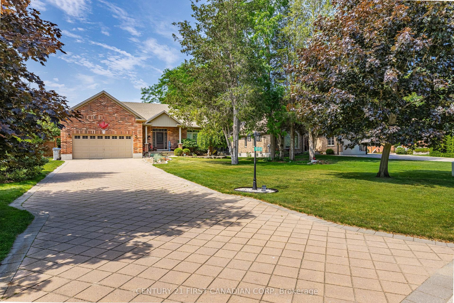 10159 Meadowlily Crescent, Lambton Shores — Detached for sale, photo 1