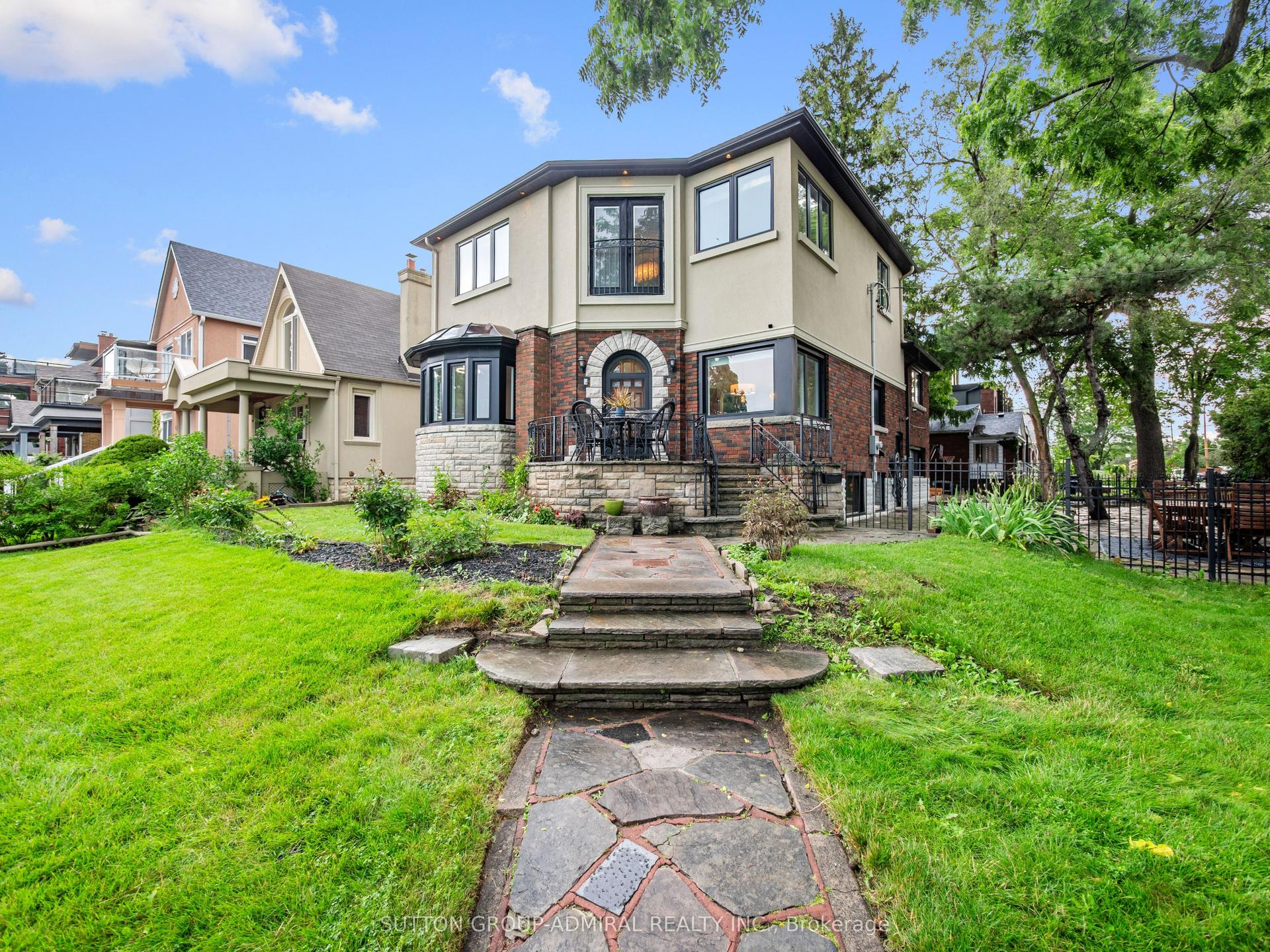 70 Lake Shore Drive, Toronto — Detached for sale, photo 1