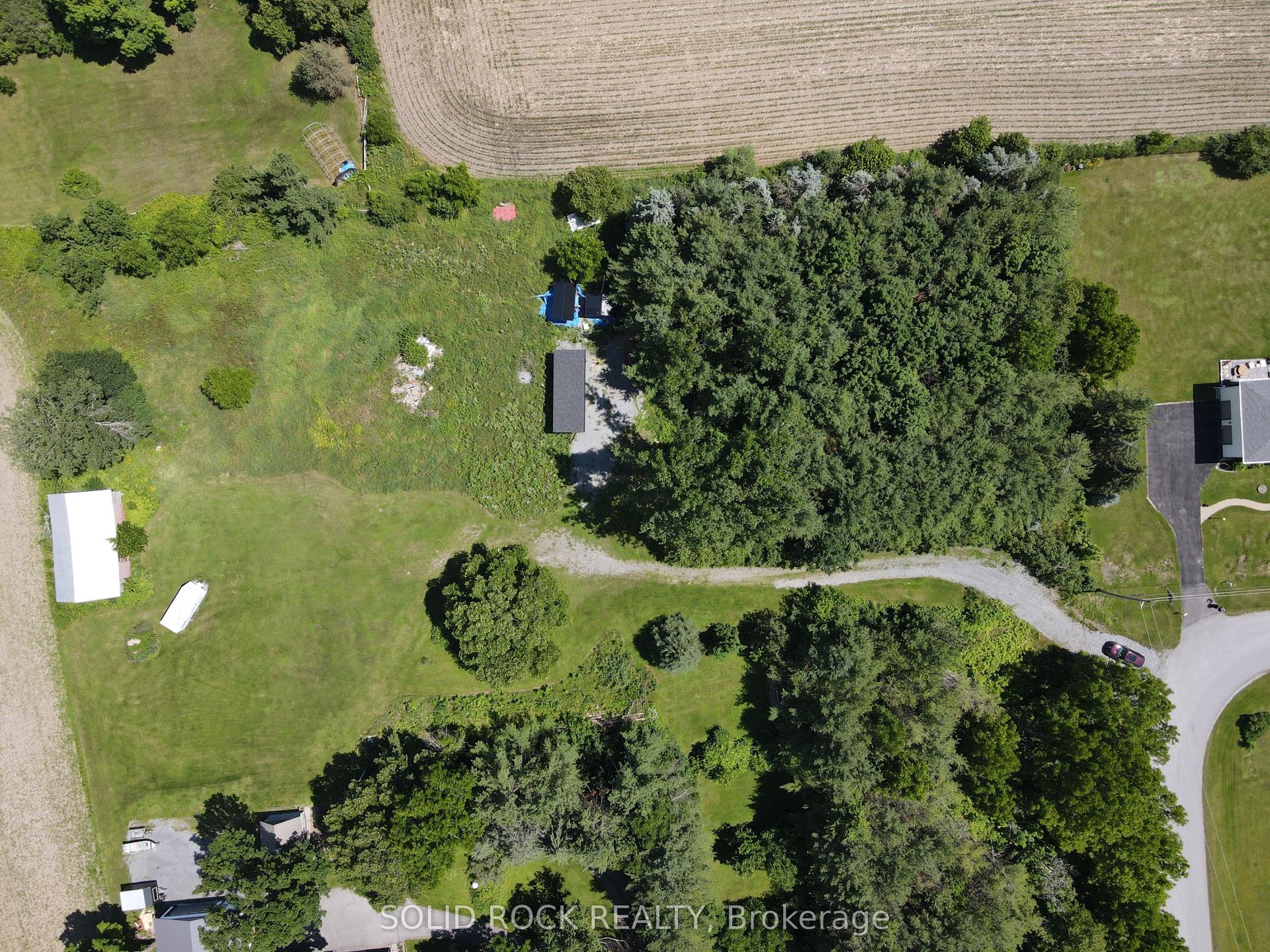 202 Highfield Crescent — photo 1